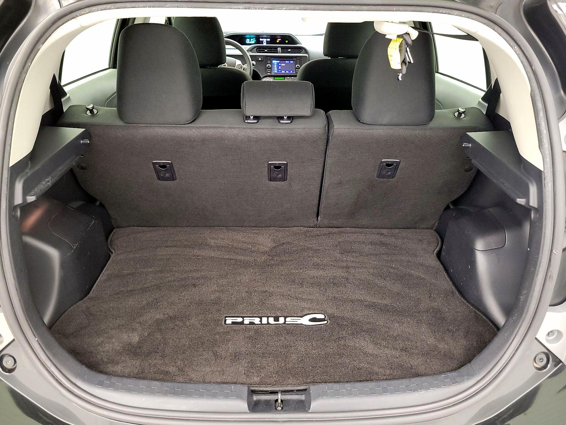 Thumbnail: 2013 Toyota Prius c - 19
