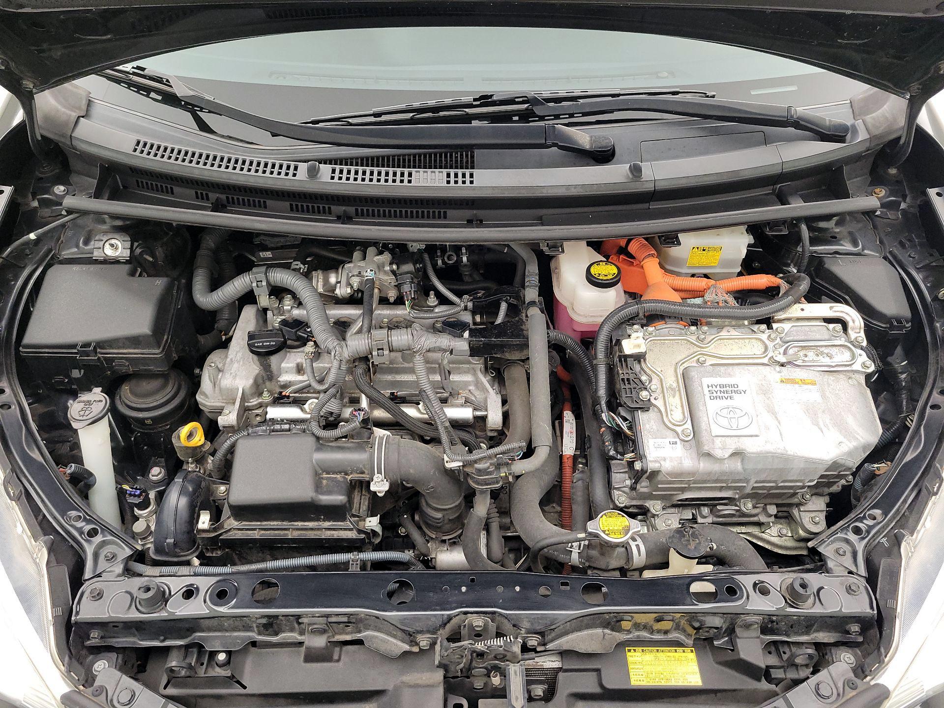Thumbnail: 2013 Toyota Prius c - 20
