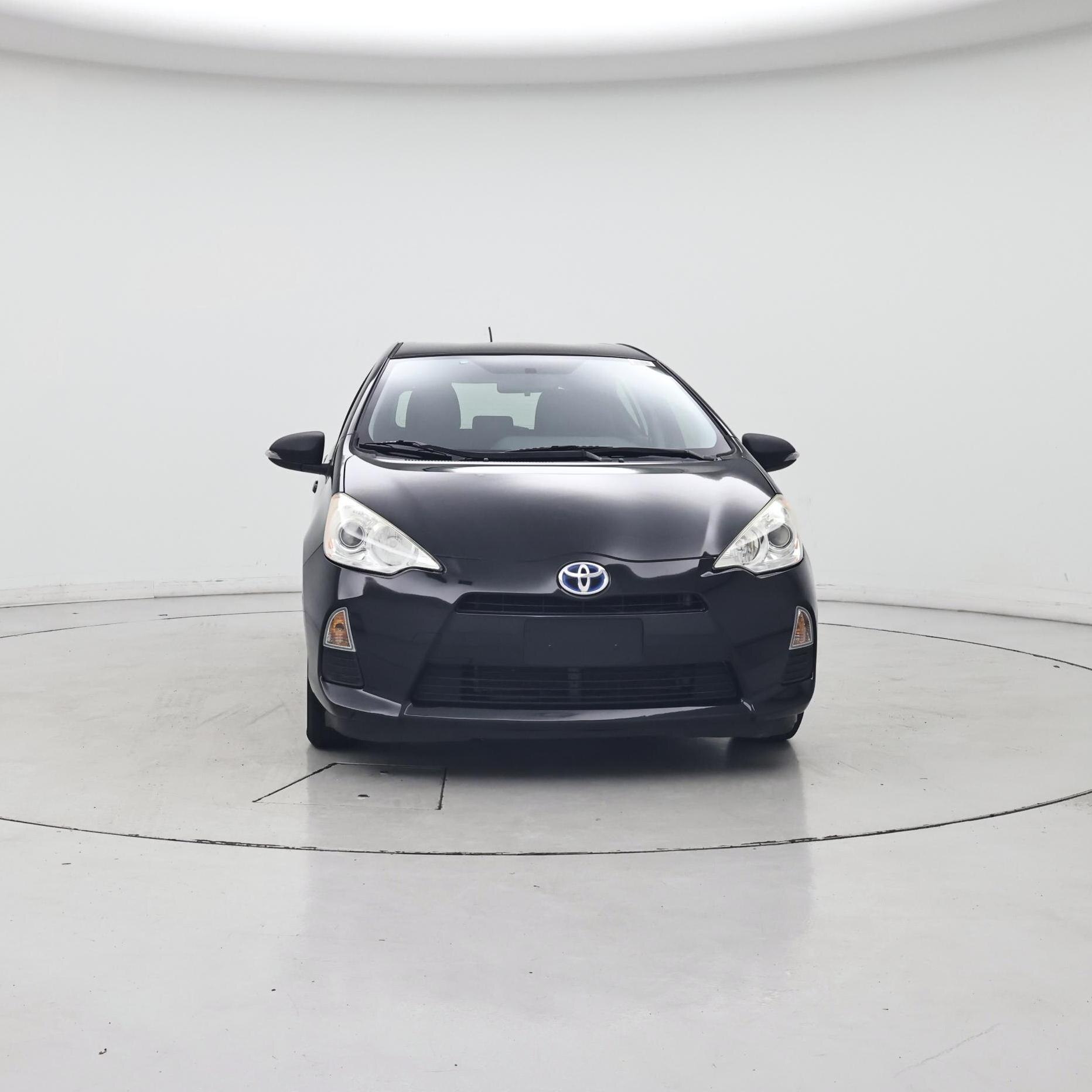 Thumbnail: 2013 Toyota Prius c - 5