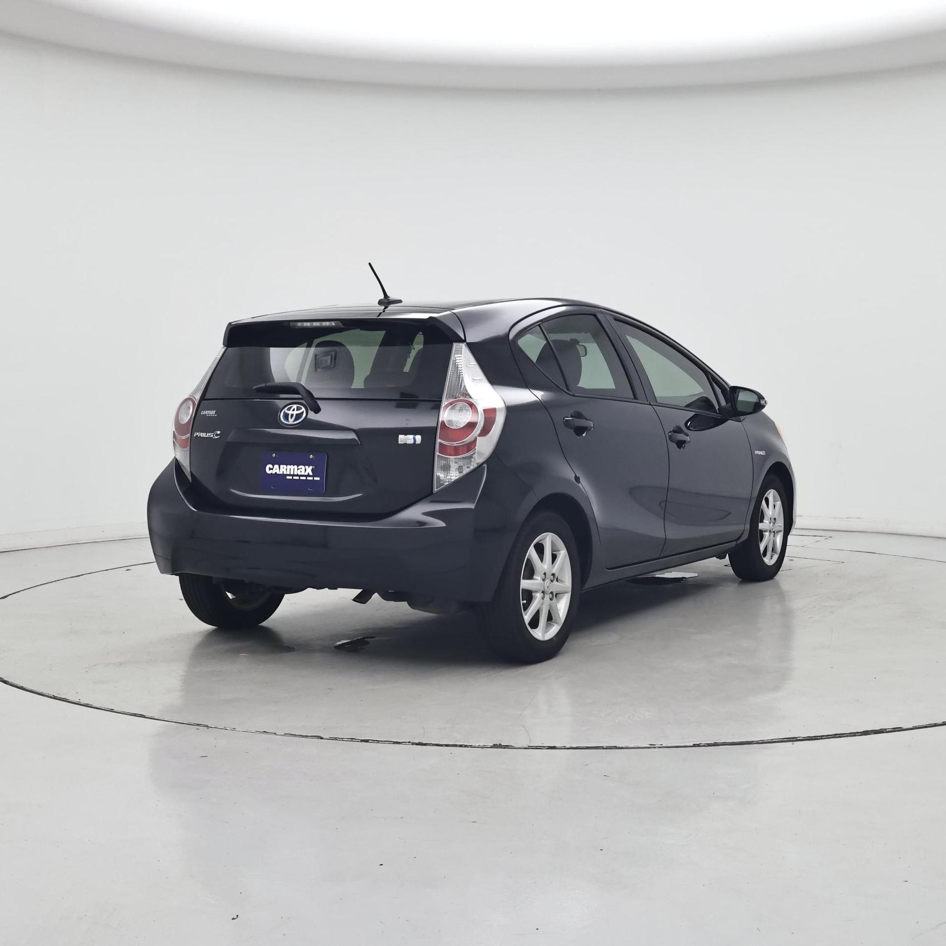 Thumbnail: 2013 Toyota Prius c - 8