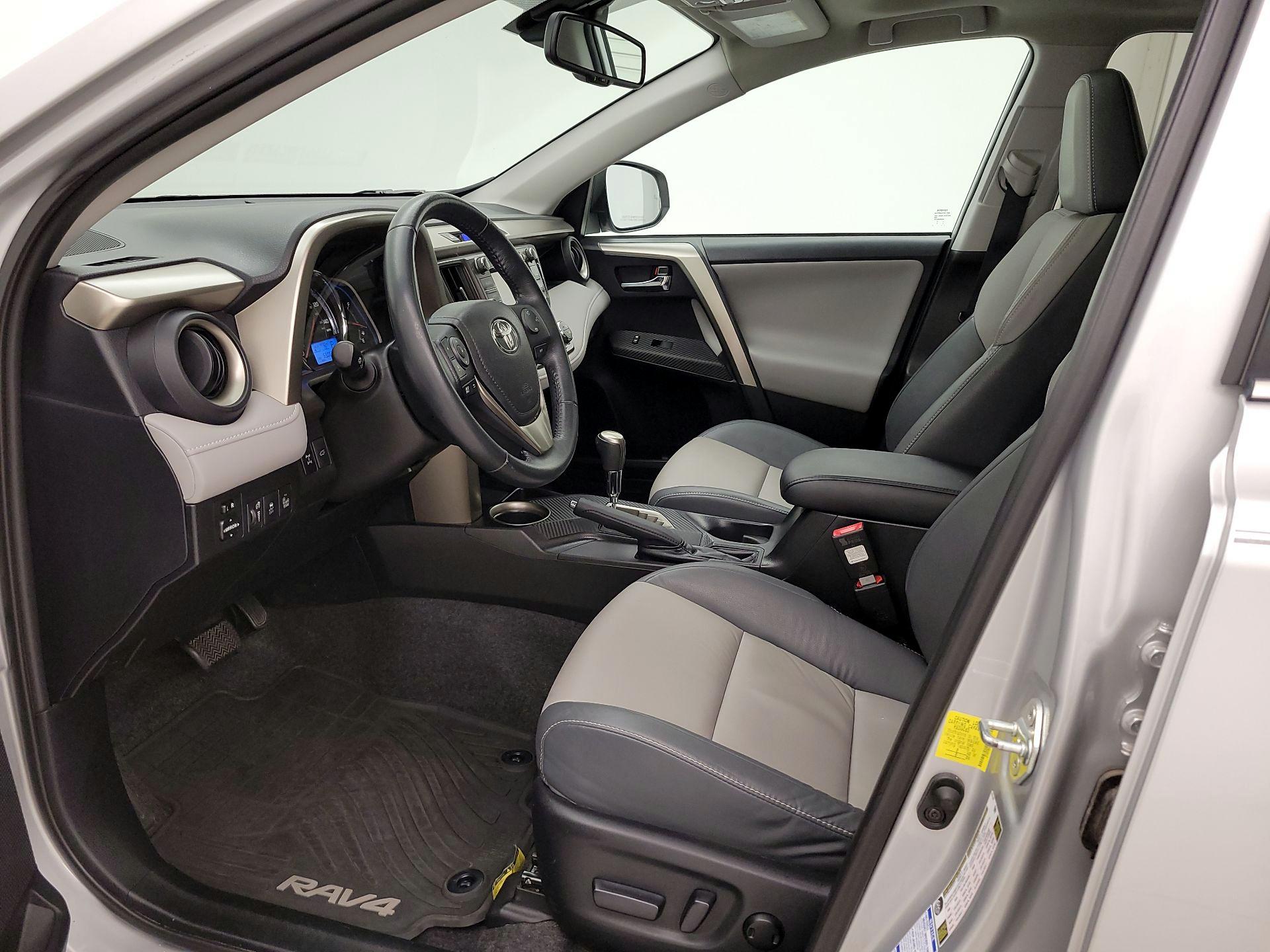 Thumbnail: 2015 Toyota RAV4 - 11
