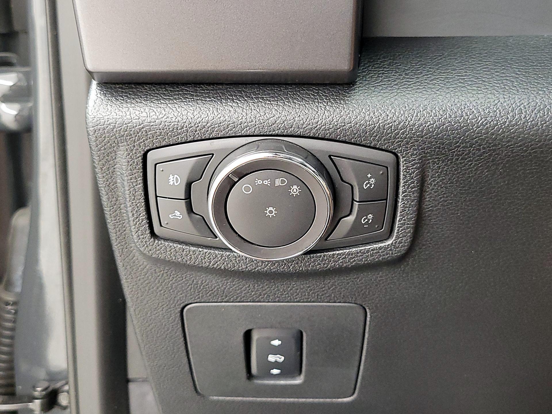 Thumbnail: 2016 Ford F-150 - 13