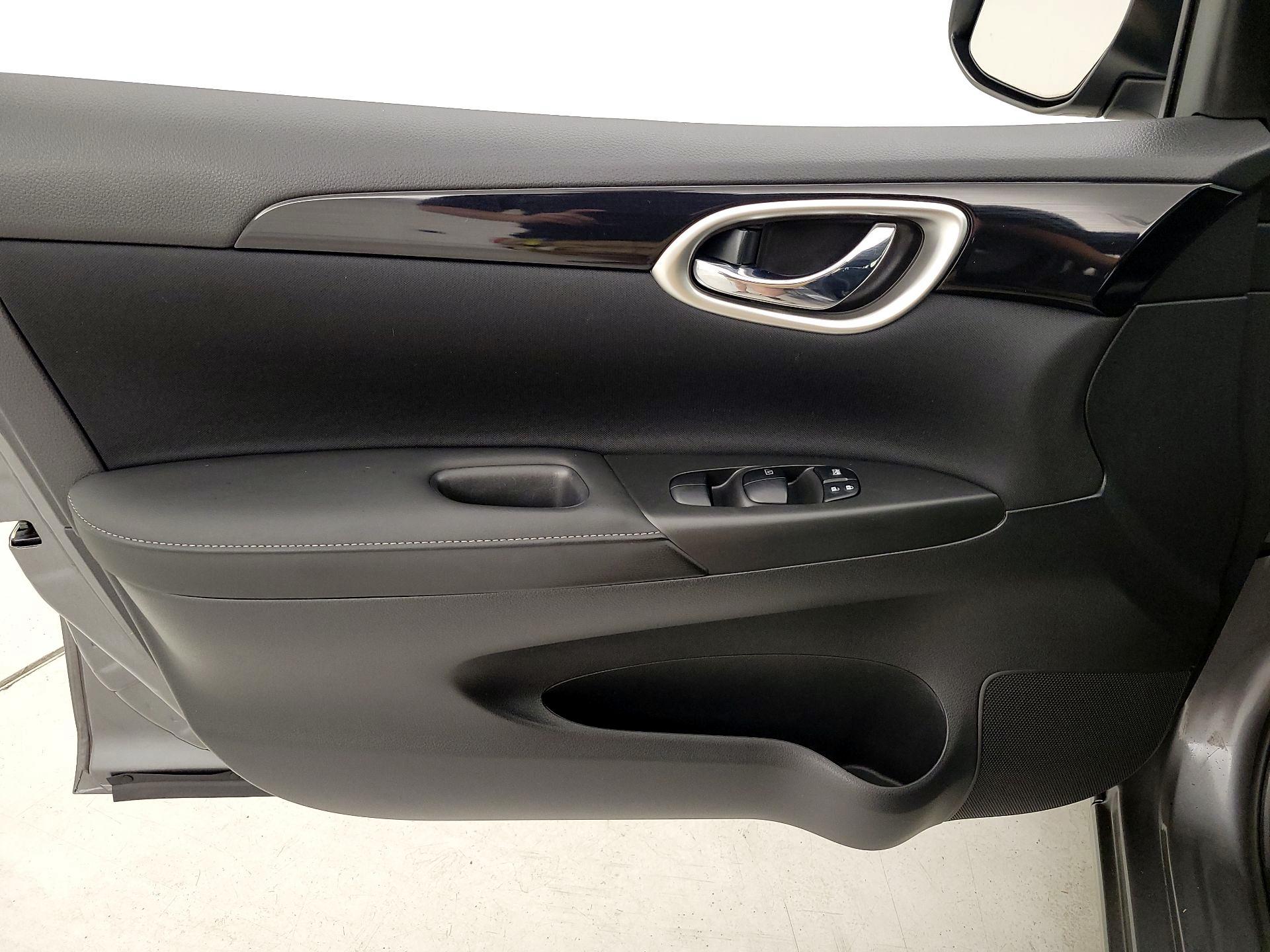 Thumbnail: 2019 Nissan Sentra - 12