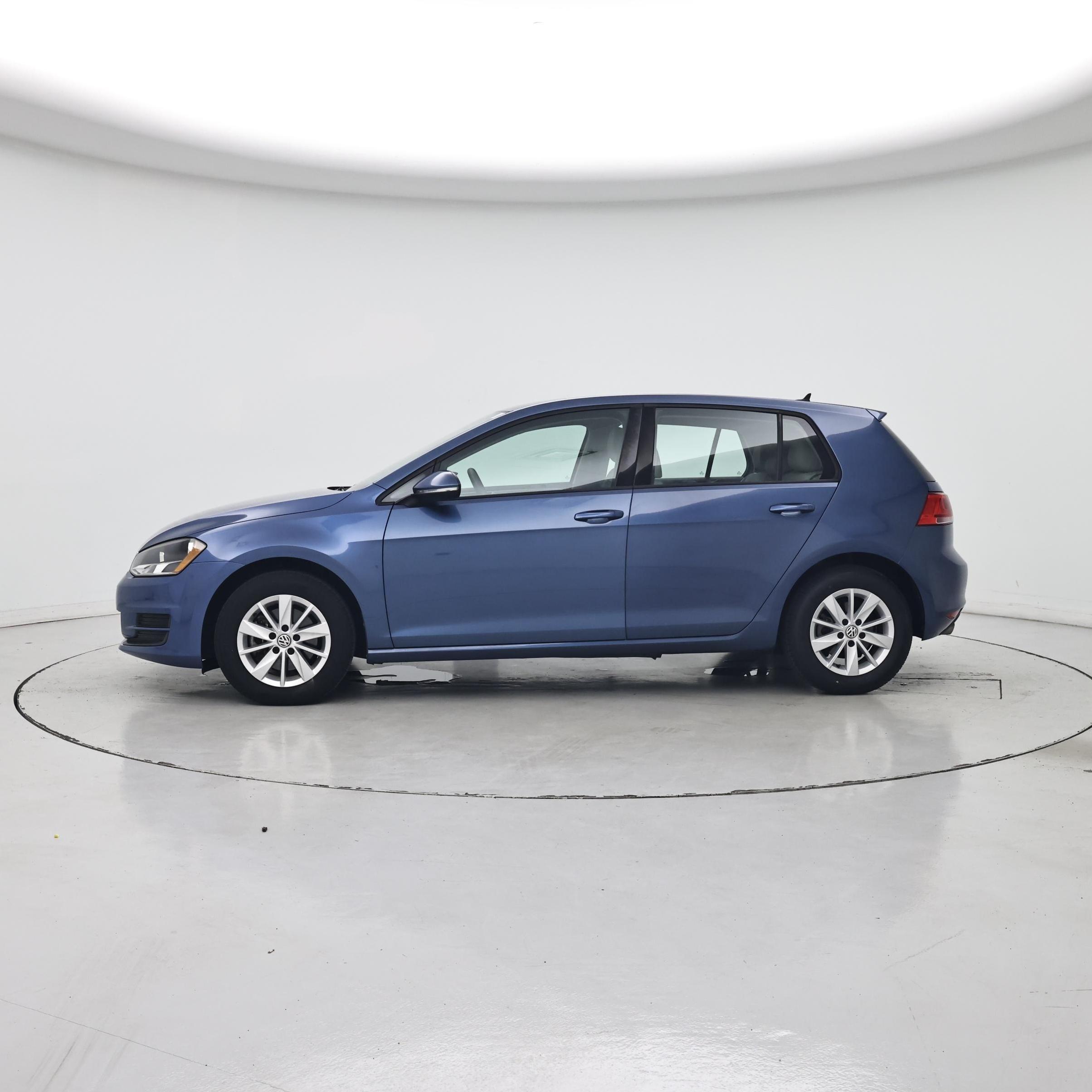 Thumbnail: 2017 Volkswagen Golf - 3
