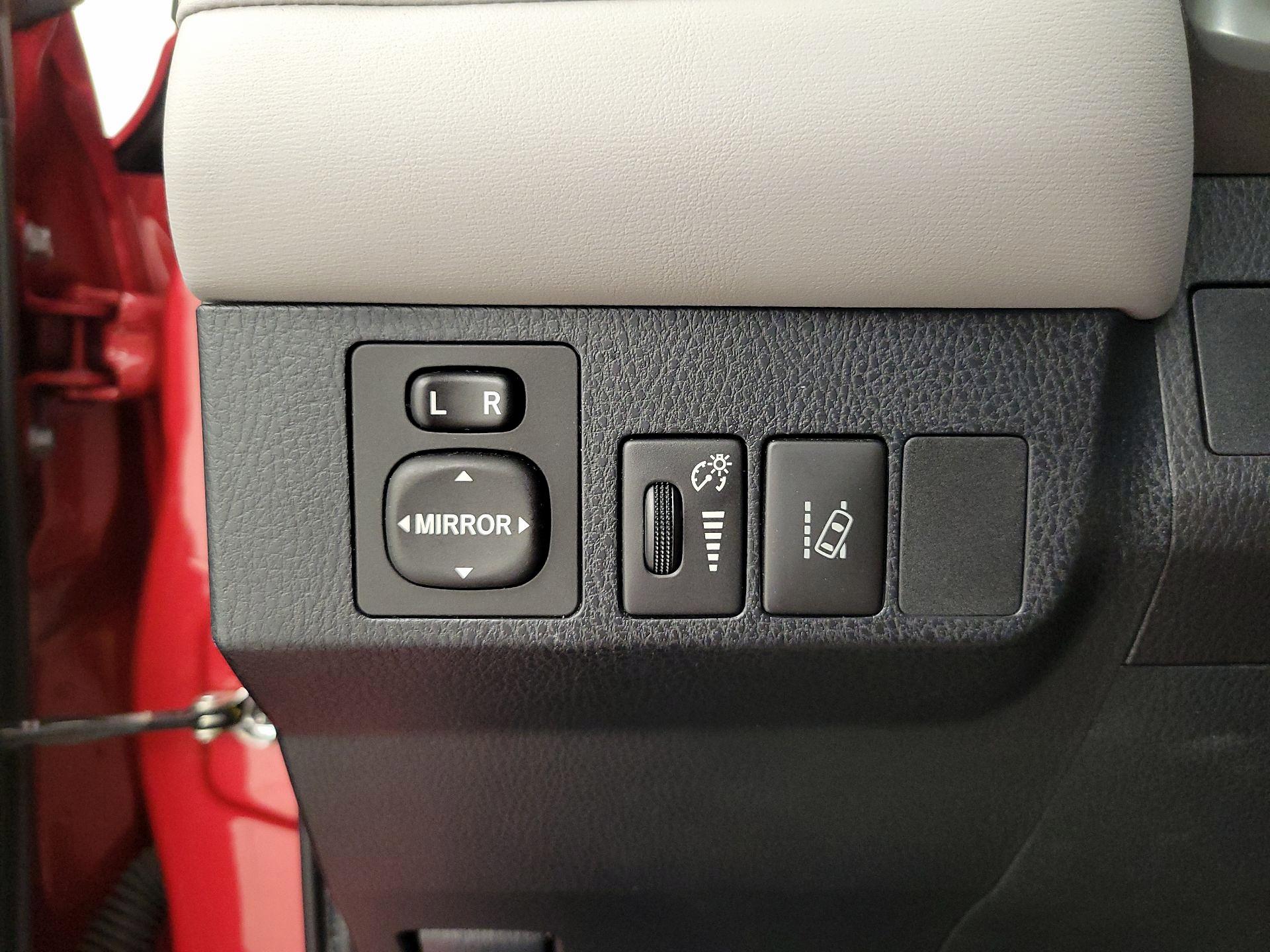 Thumbnail: 2017 Toyota RAV4 - 13