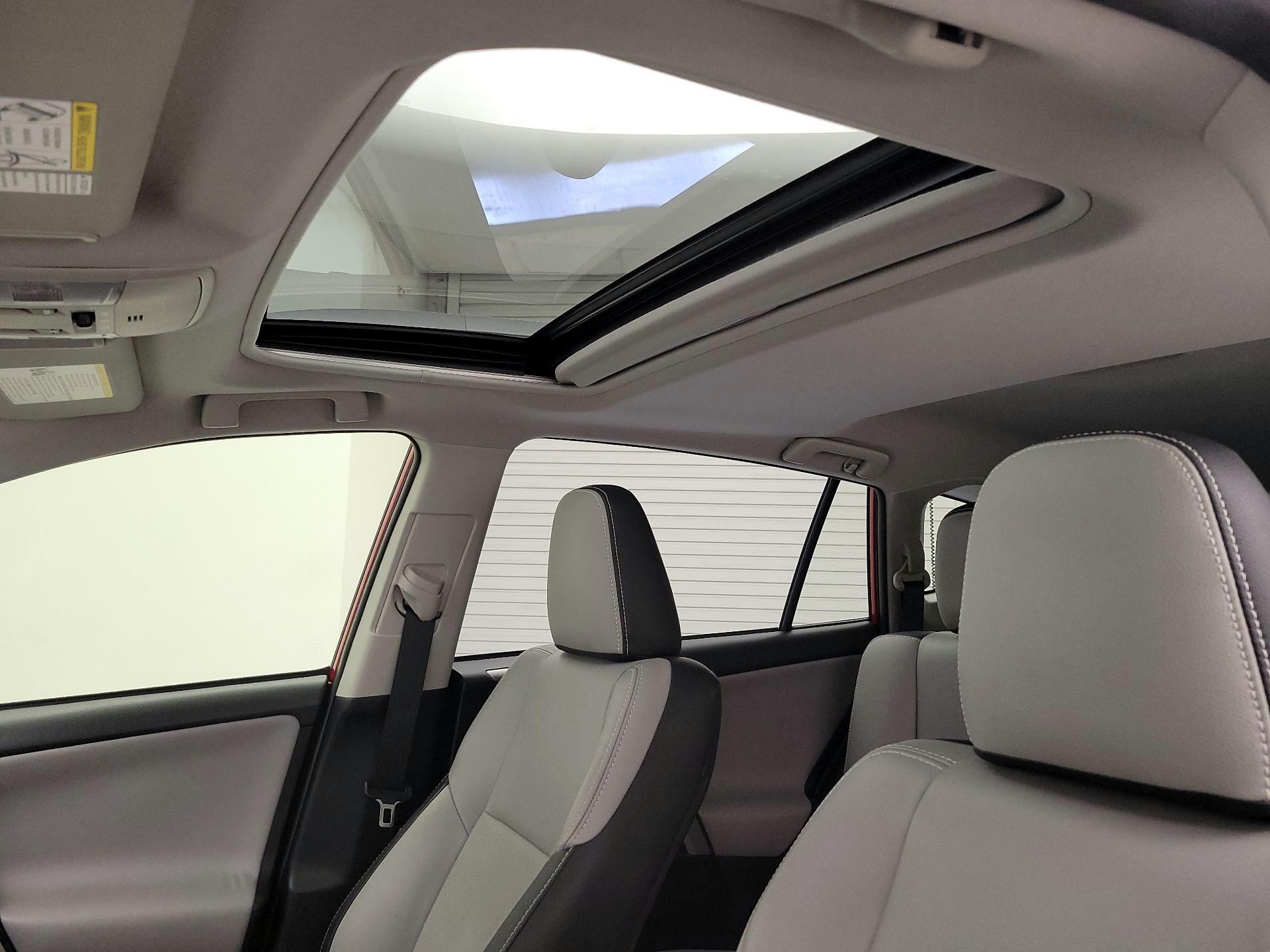 Thumbnail: 2017 Toyota RAV4 - 19