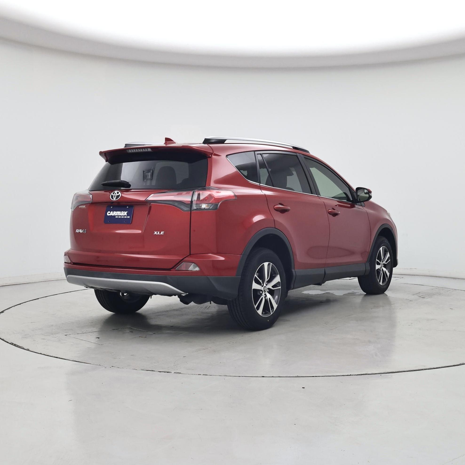 Thumbnail: 2017 Toyota RAV4 - 8