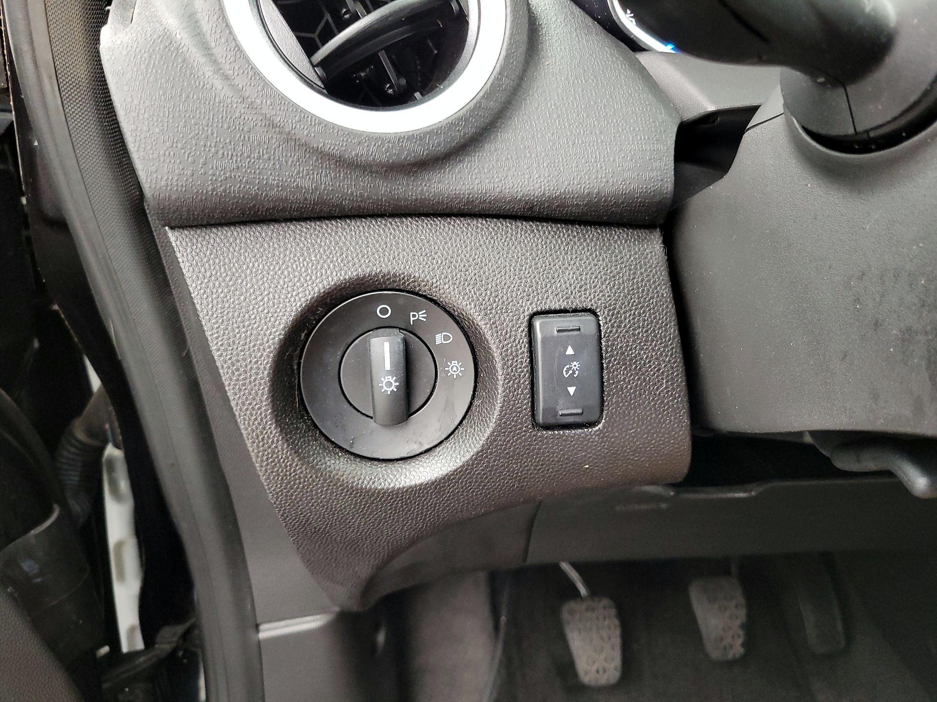 Thumbnail: 2014 Ford Fiesta - 13