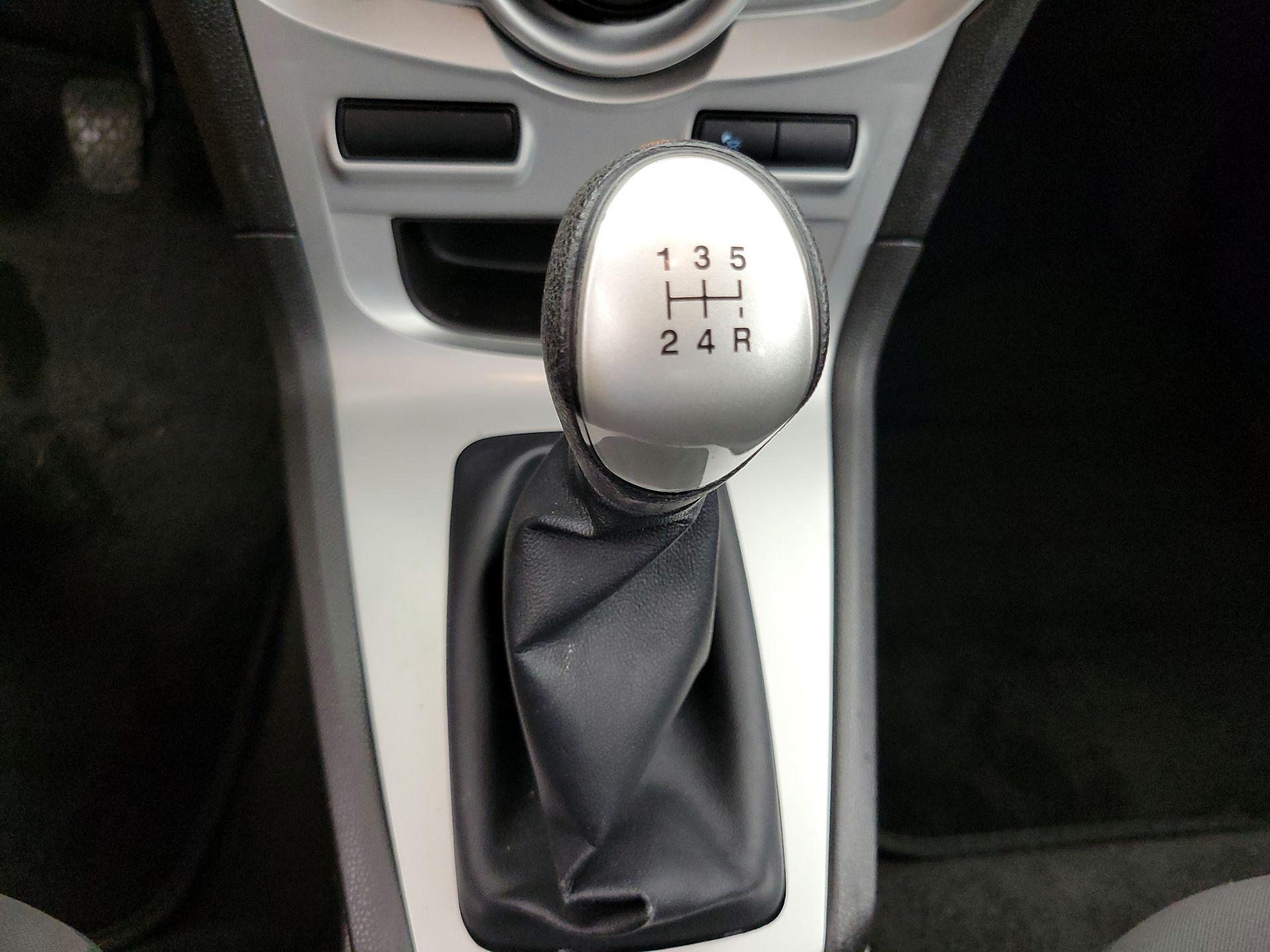 Thumbnail: 2014 Ford Fiesta - 16