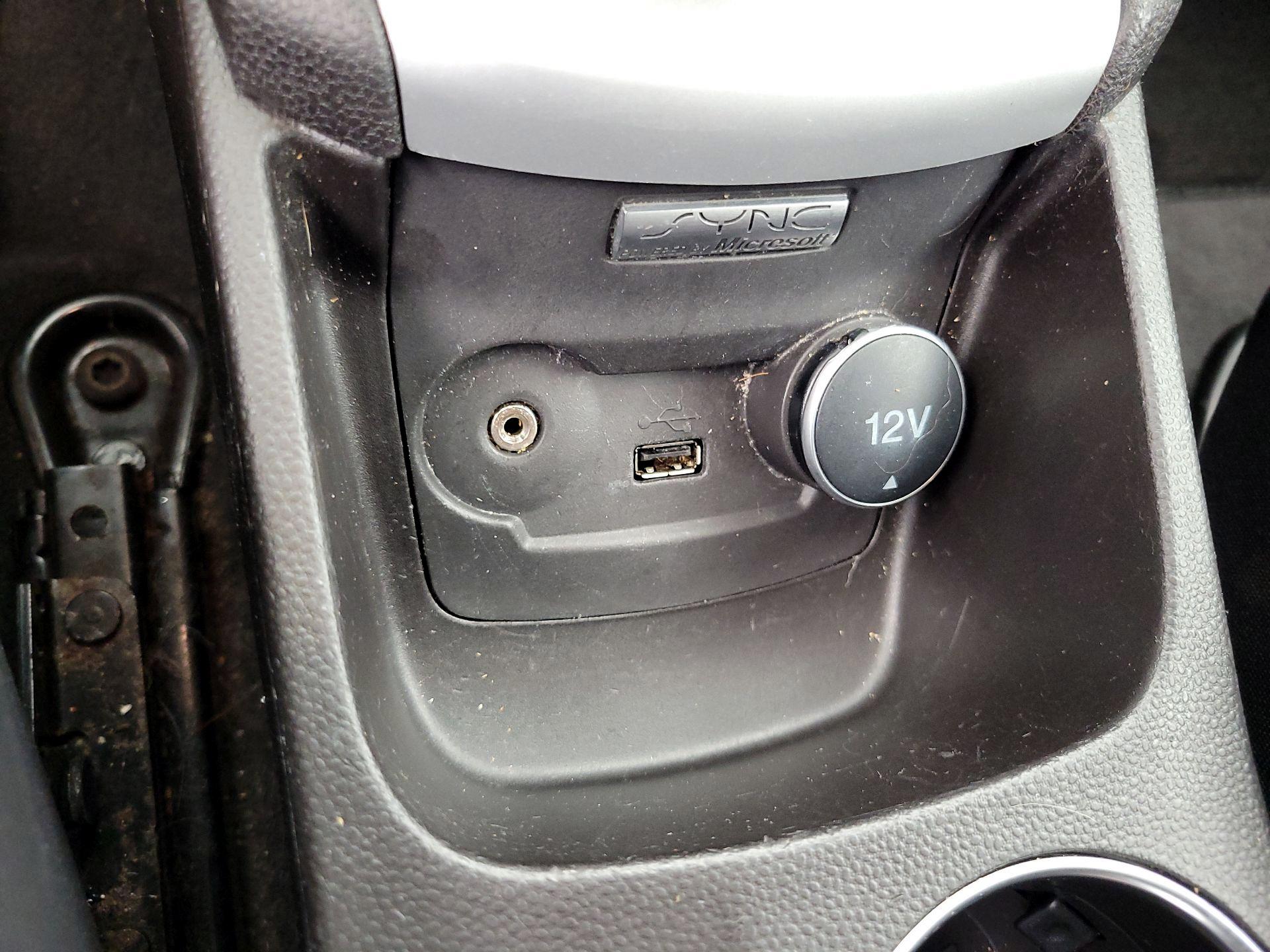 Thumbnail: 2014 Ford Fiesta - 17
