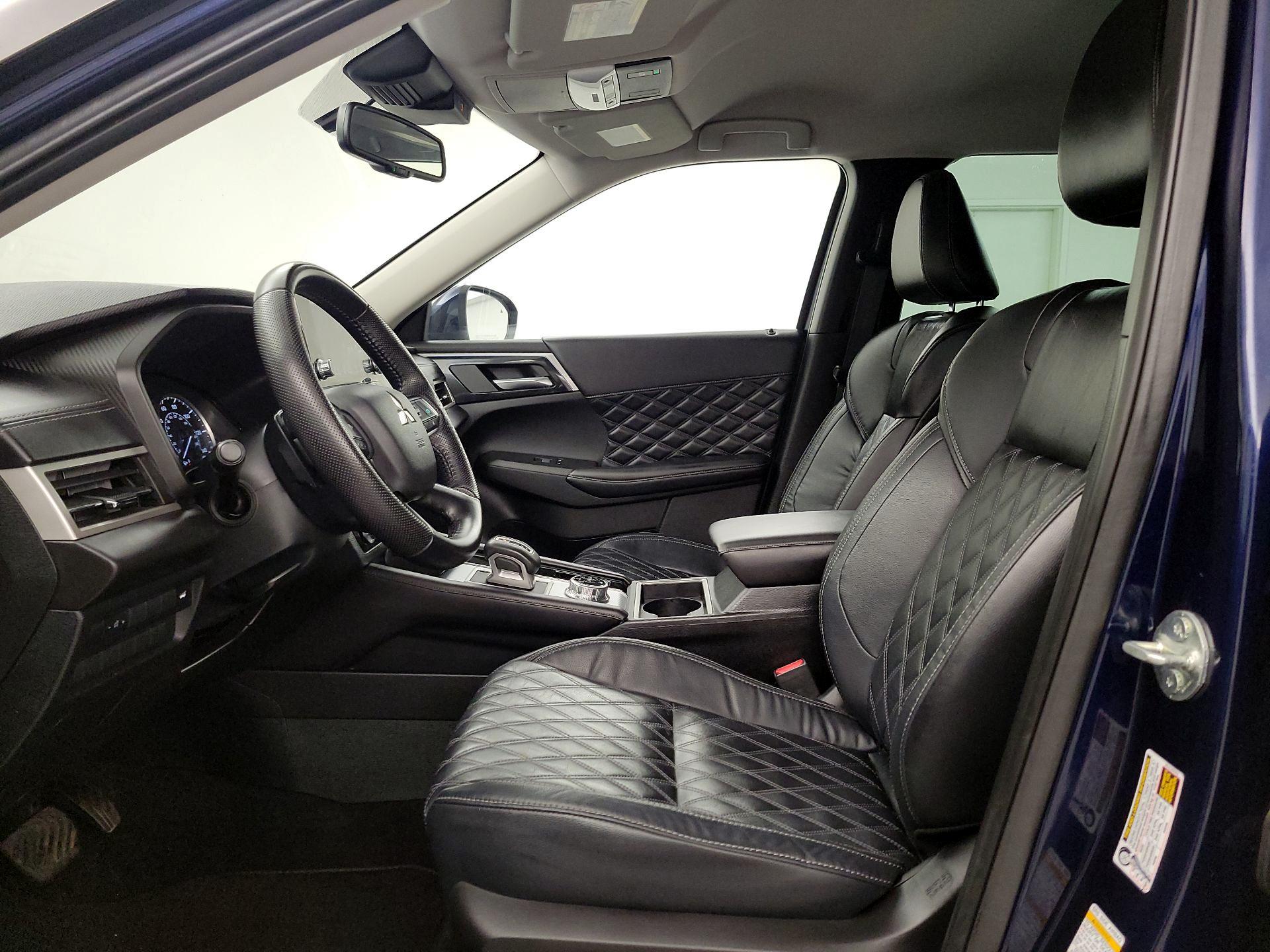 Thumbnail: 2022 Mitsubishi Outlander - 11