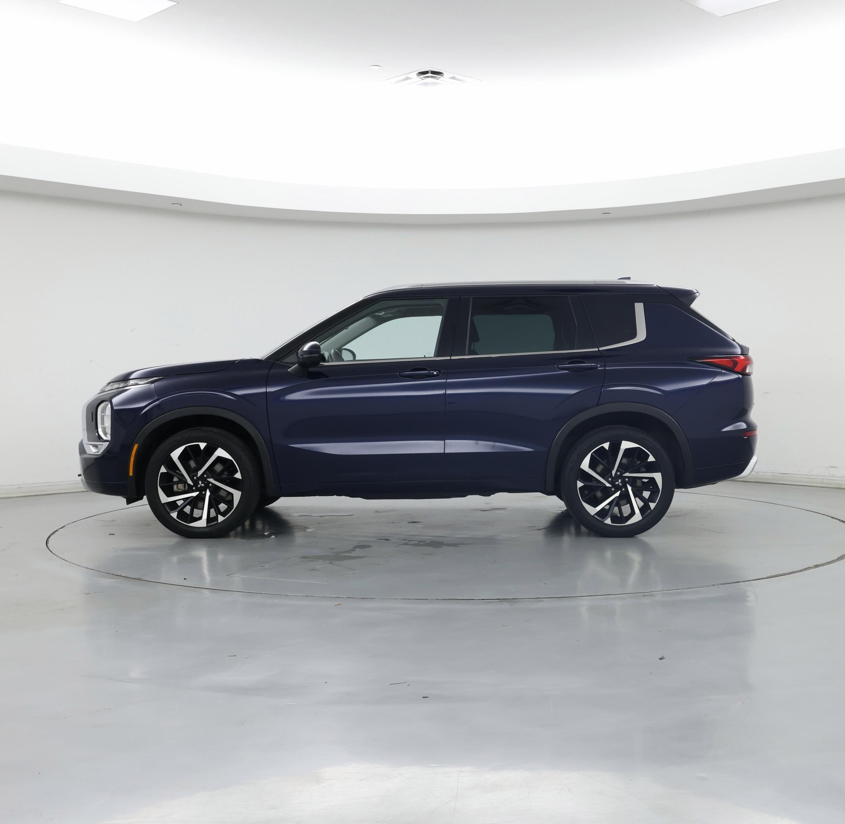 Thumbnail: 2022 Mitsubishi Outlander - 3