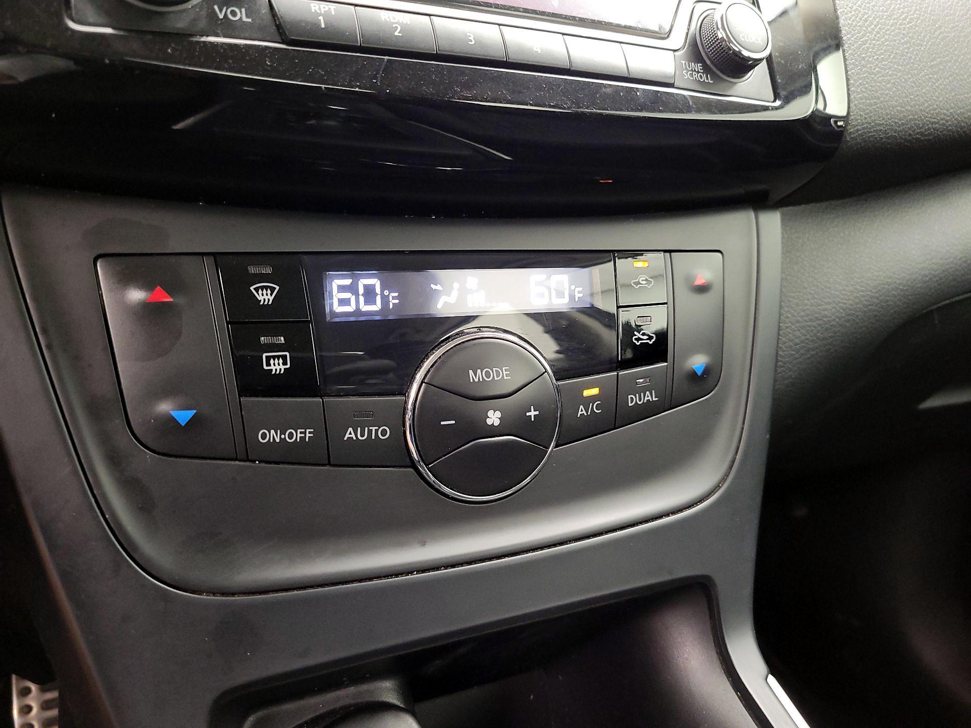 Thumbnail: 2018 Nissan Sentra - 16