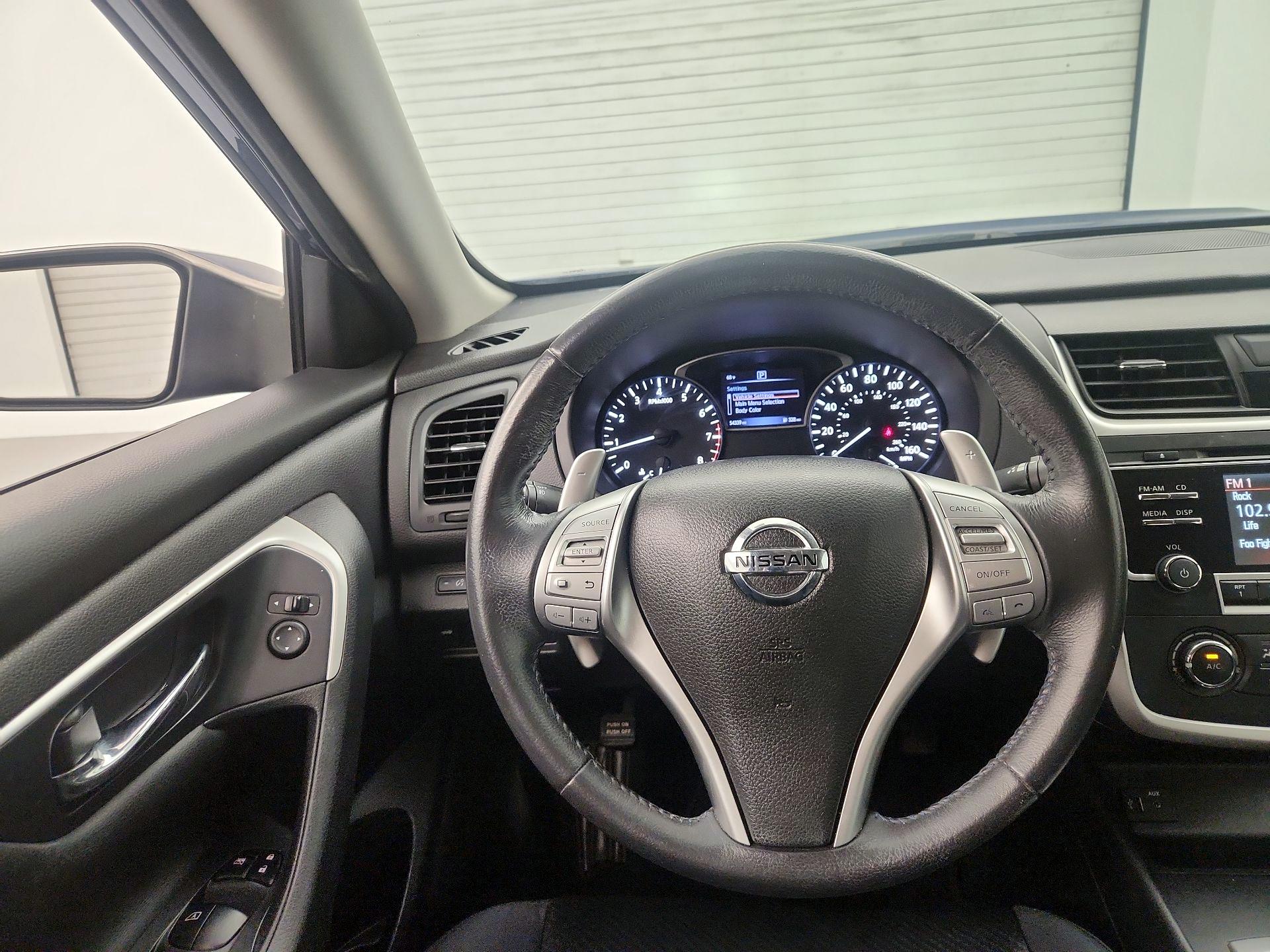Thumbnail: 2016 Nissan Altima - 10