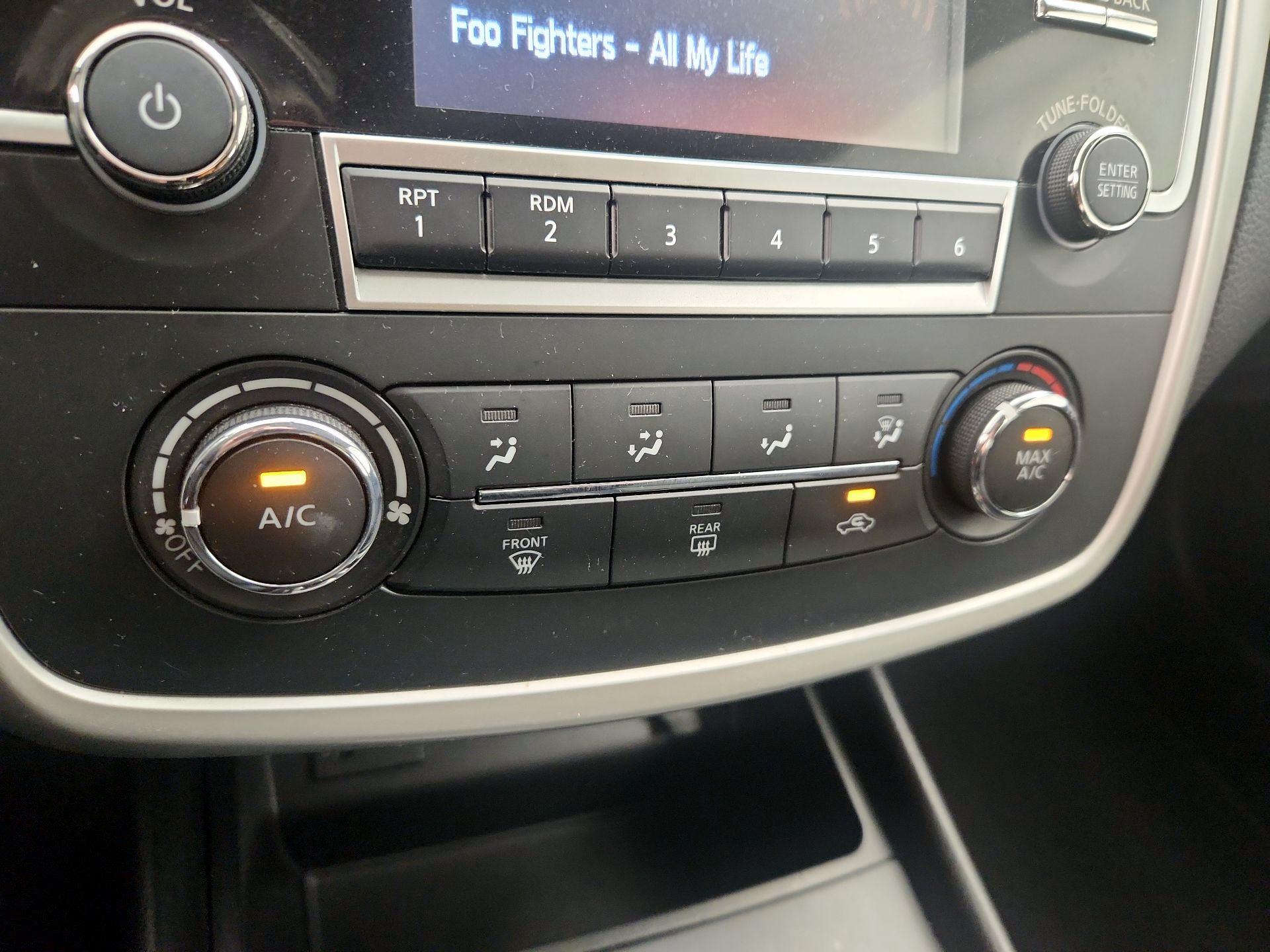 Thumbnail: 2016 Nissan Altima - 15