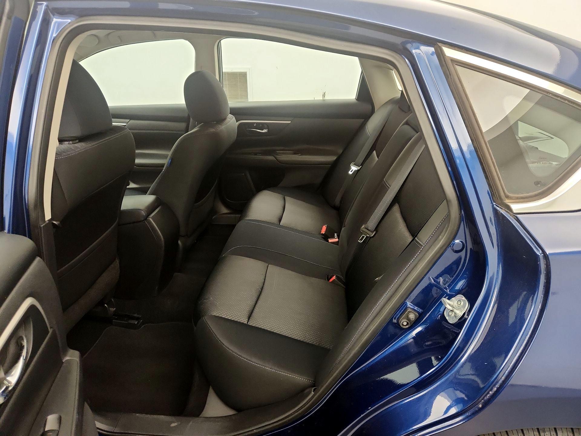 Thumbnail: 2016 Nissan Altima - 18