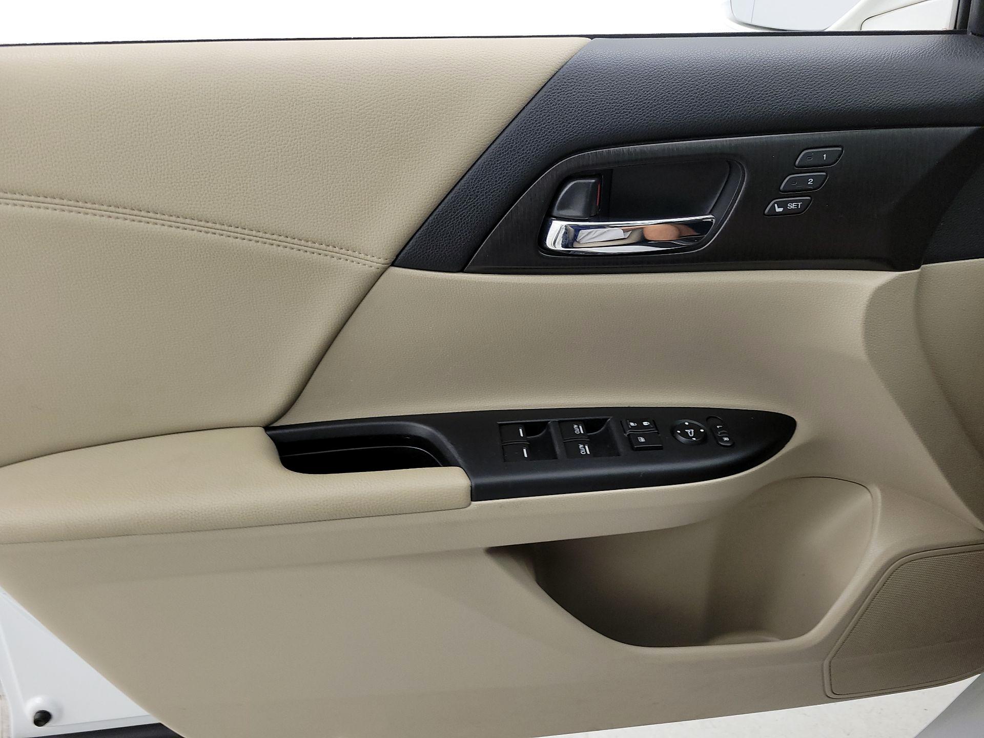 Thumbnail: 2015 Honda Accord - 12