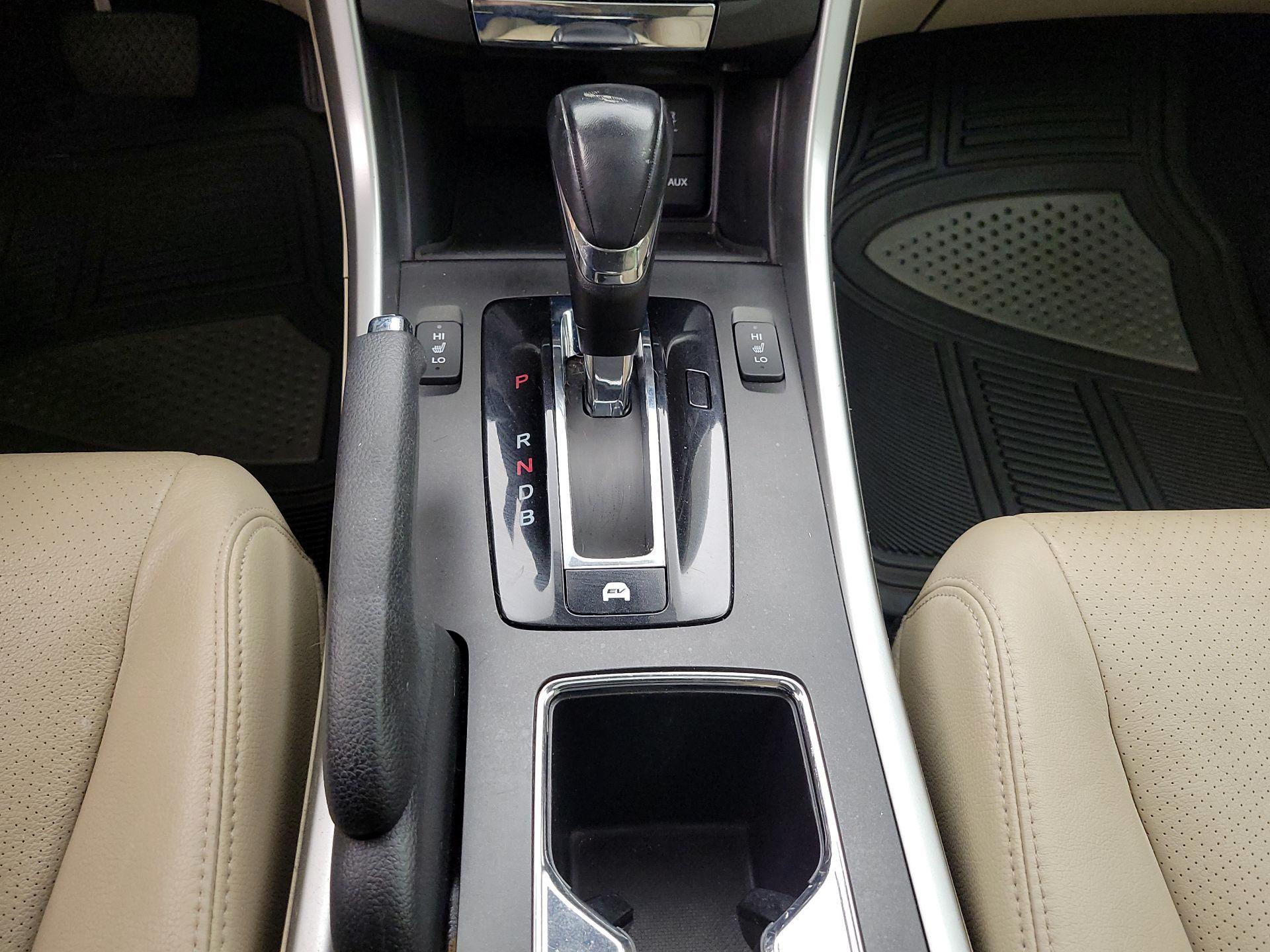 Thumbnail: 2015 Honda Accord - 17