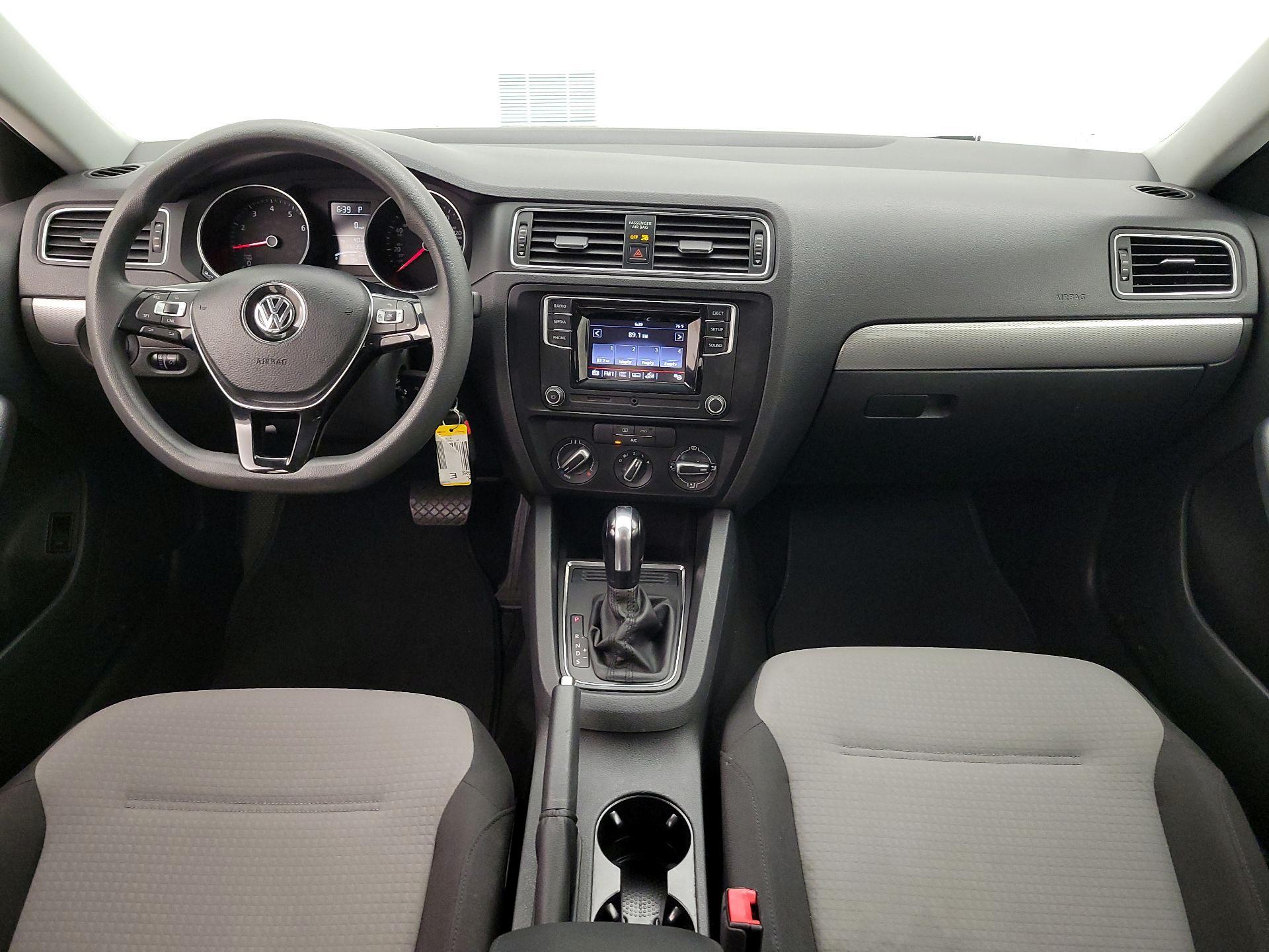 Thumbnail: 2017 Volkswagen Jetta - 9