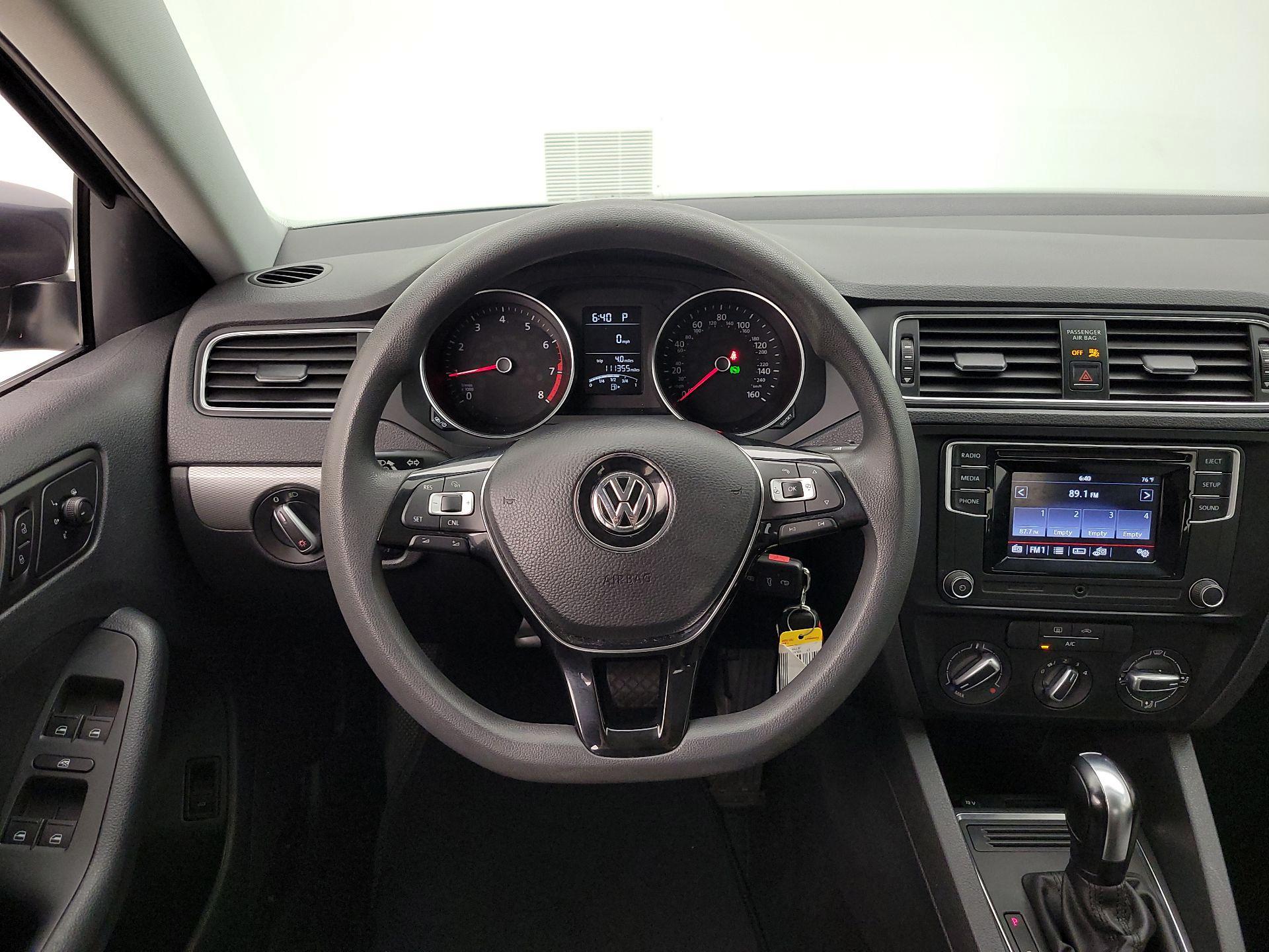 Thumbnail: 2017 Volkswagen Jetta - 10