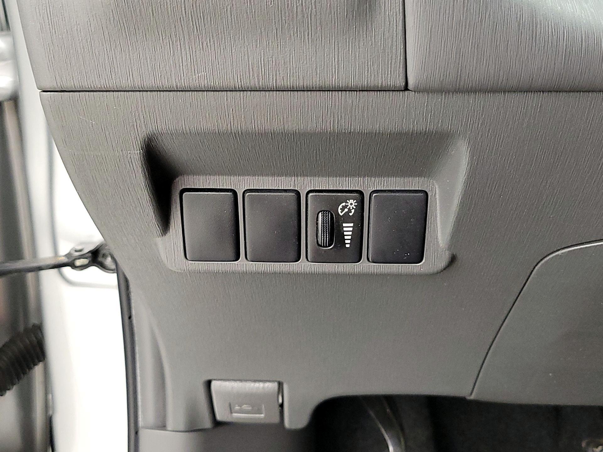 Thumbnail: 2013 Toyota Prius v - 13