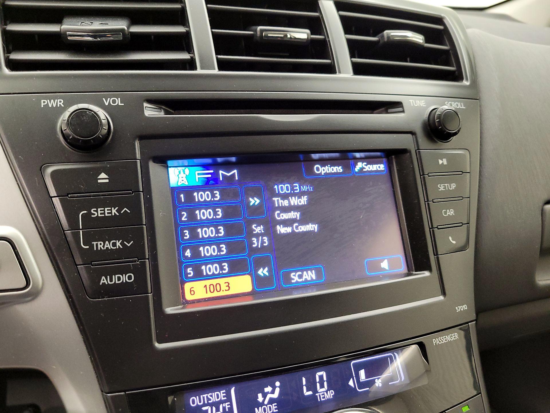 Thumbnail: 2013 Toyota Prius v - 15
