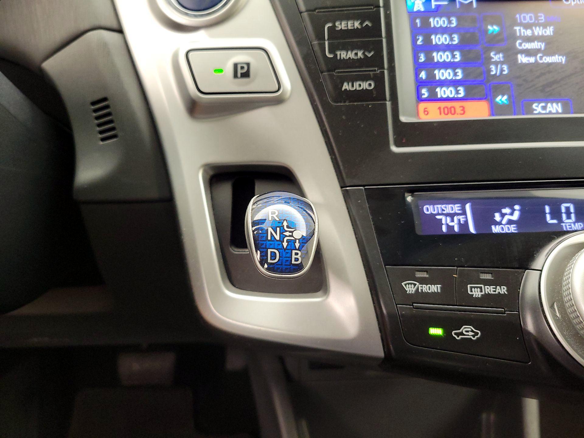 Thumbnail: 2013 Toyota Prius v - 17