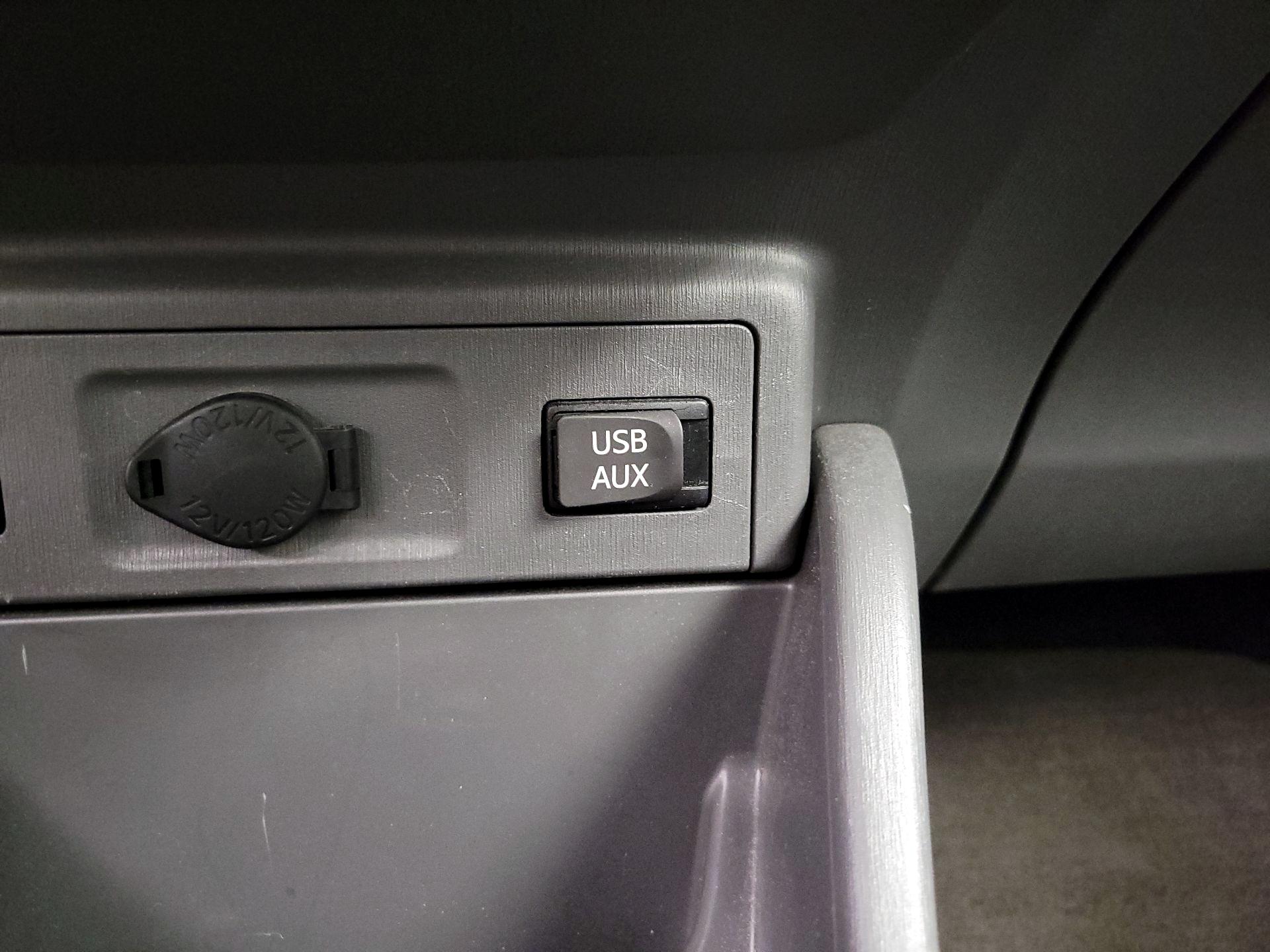 Thumbnail: 2013 Toyota Prius v - 18