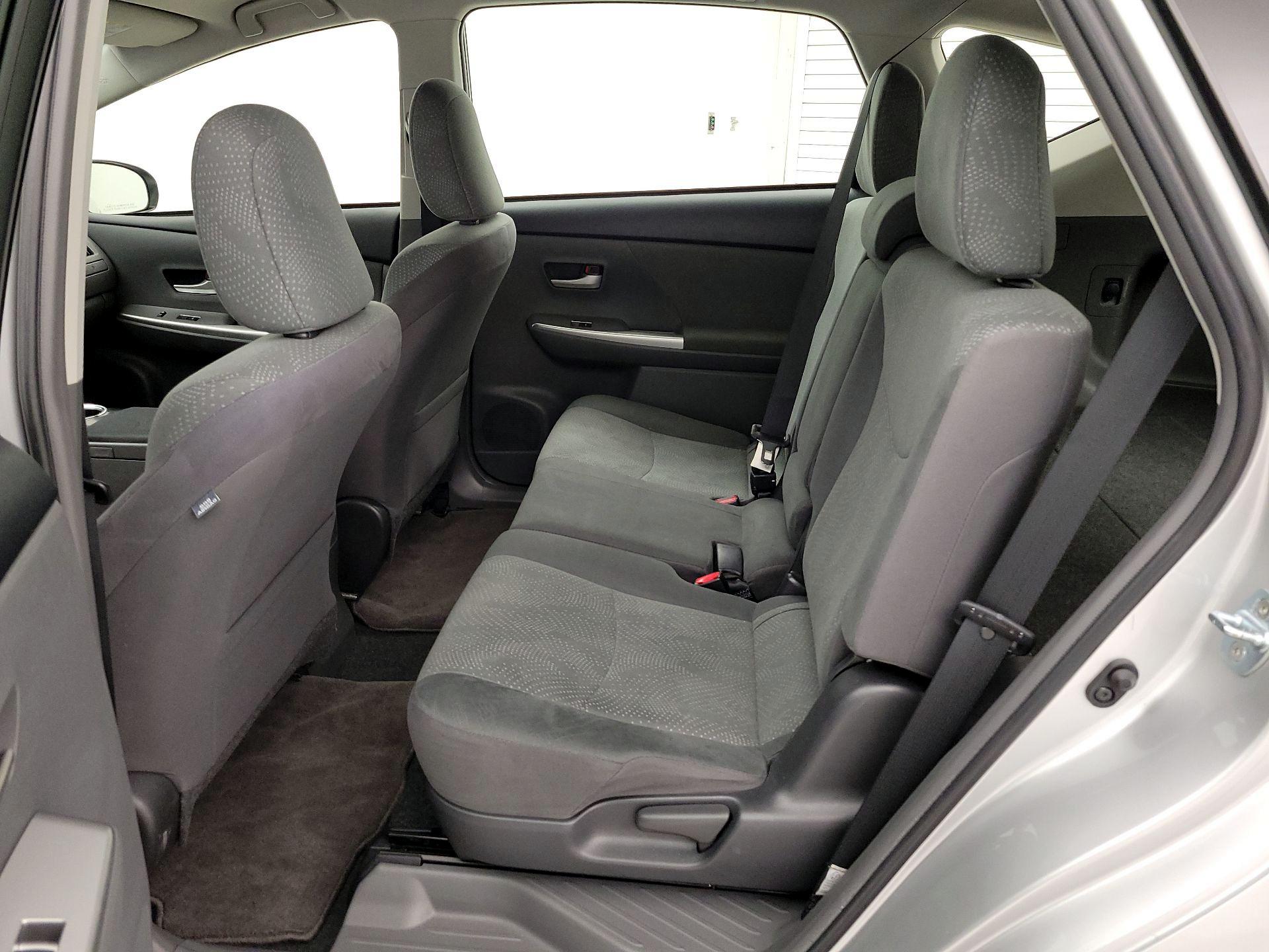 Thumbnail: 2013 Toyota Prius v - 19