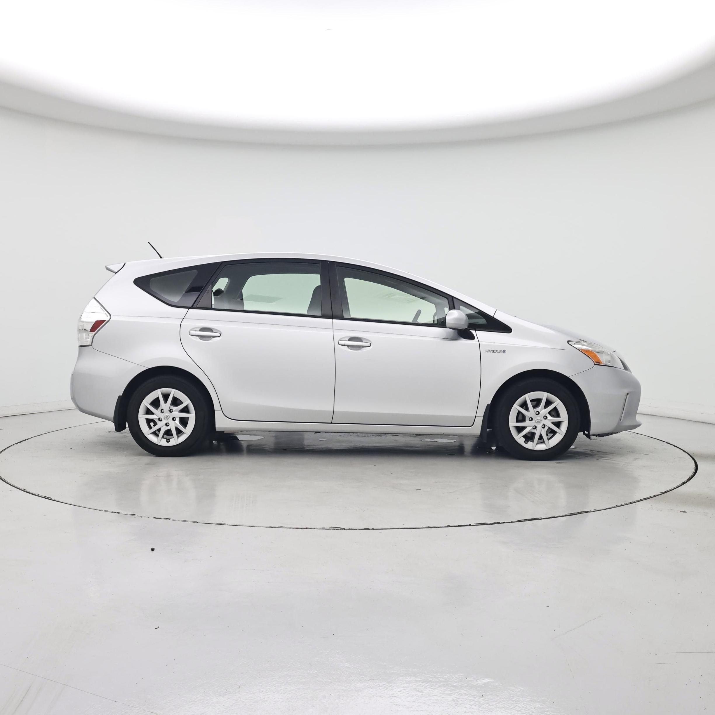 Thumbnail: 2013 Toyota Prius v - 7