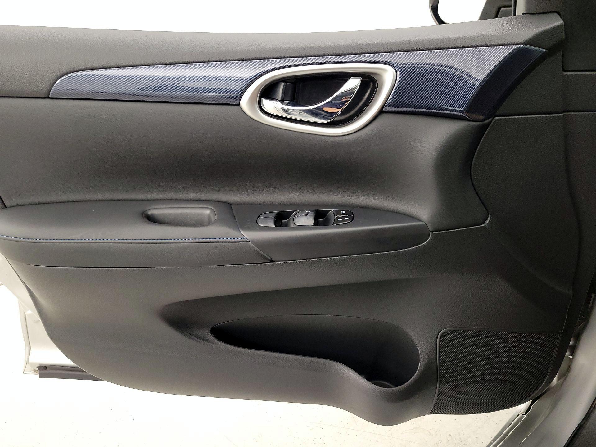 Thumbnail: 2016 Nissan Sentra - 12