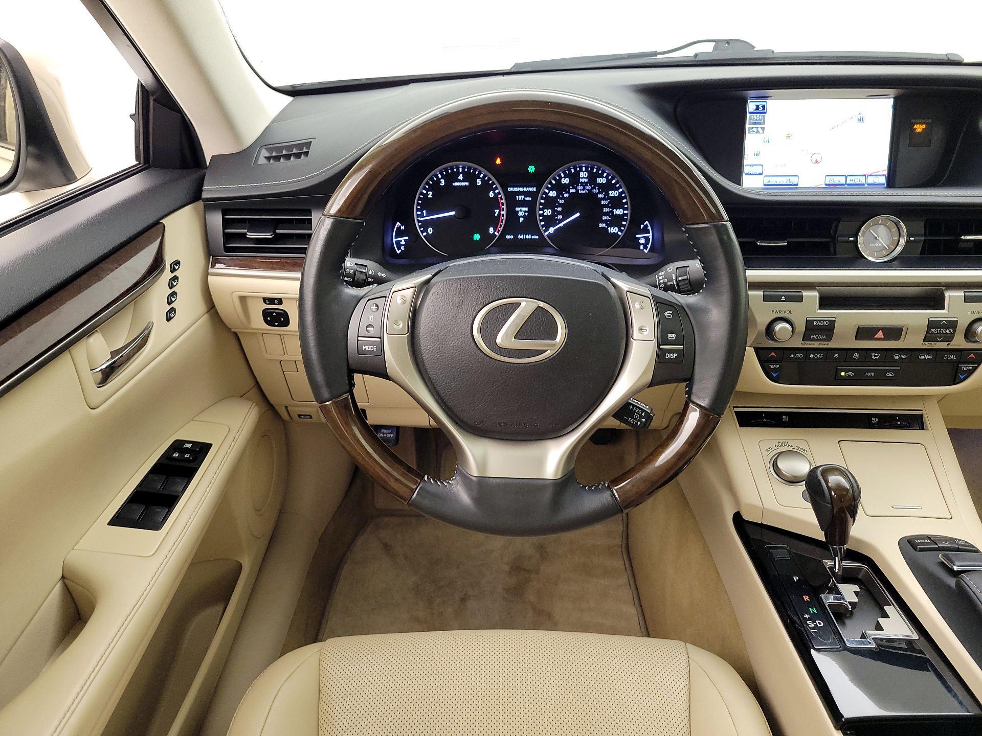 Thumbnail: 2014 Lexus ES - 10