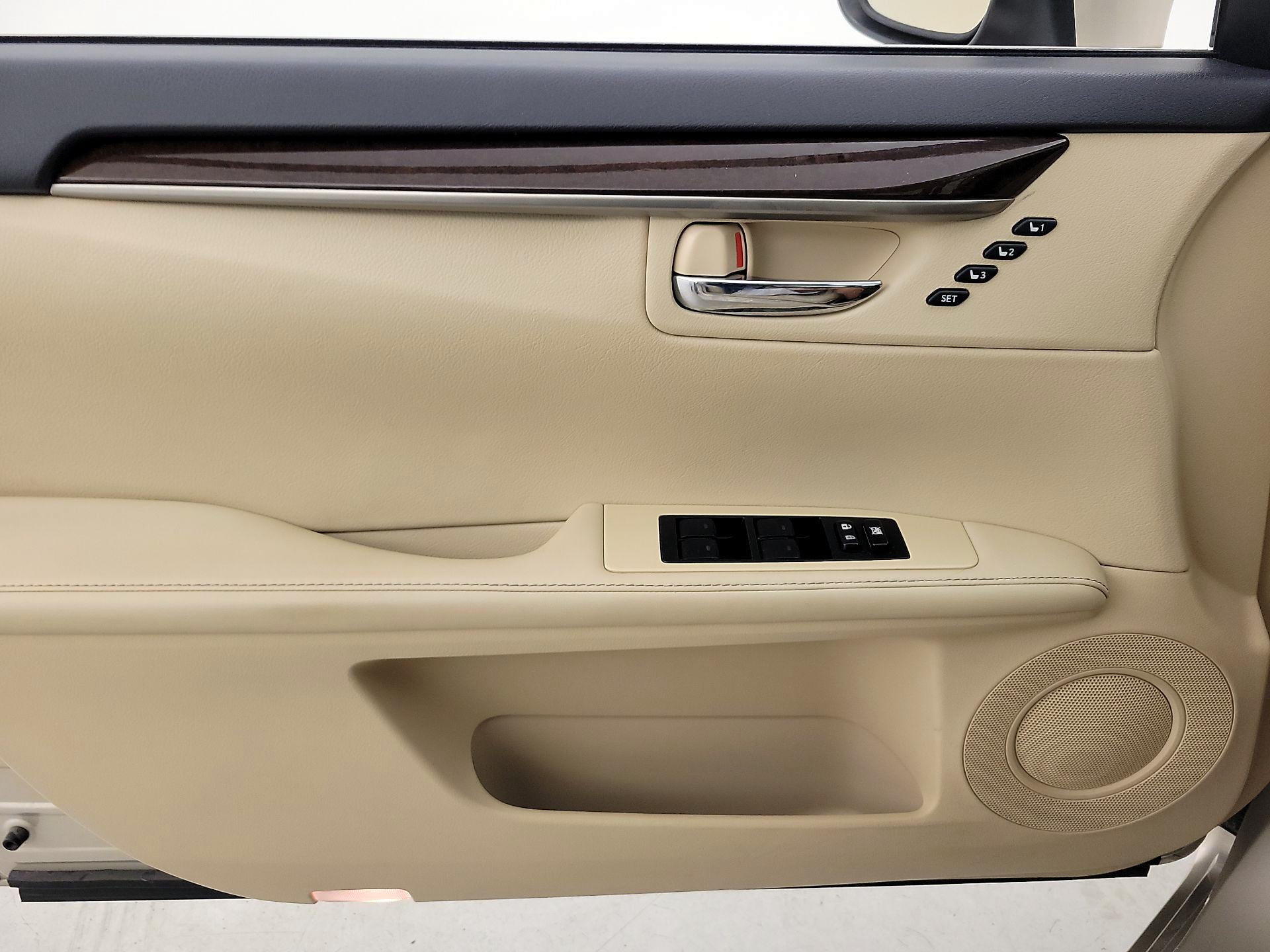 Thumbnail: 2014 Lexus ES - 12