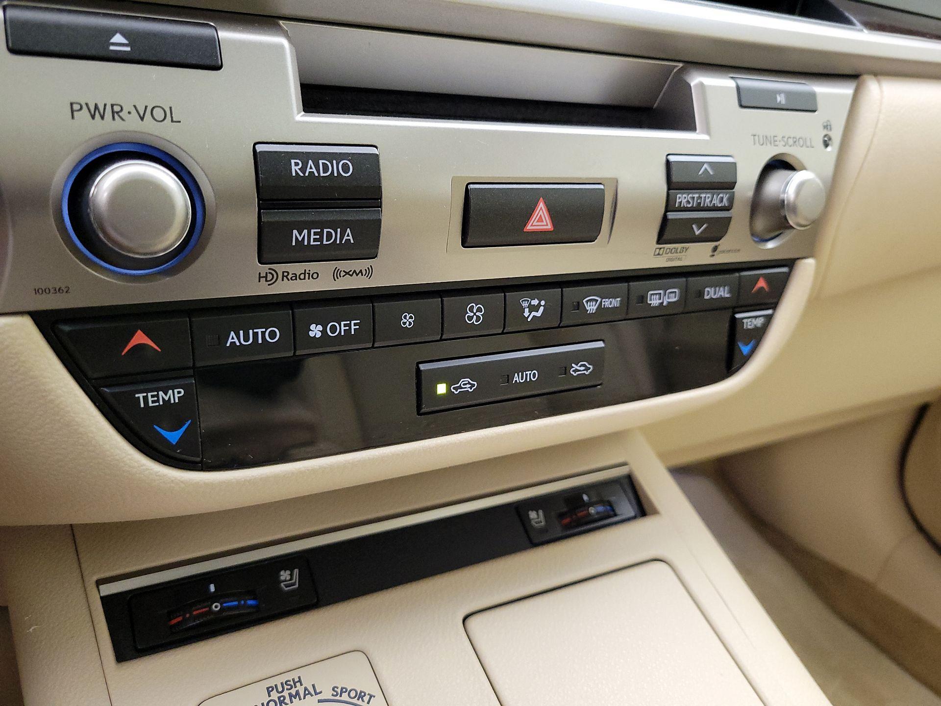 Thumbnail: 2014 Lexus ES - 17