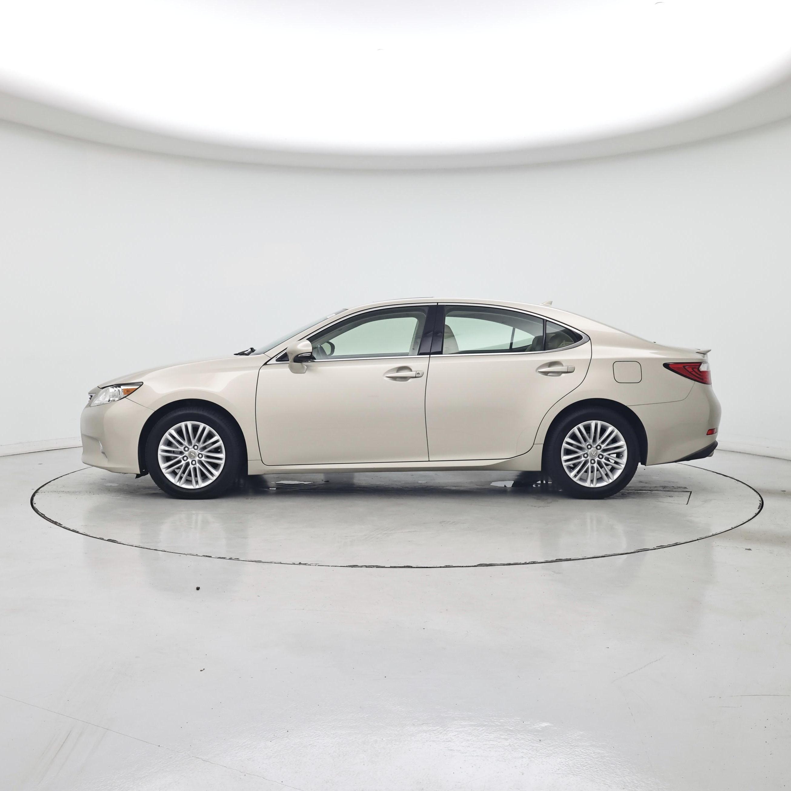 Thumbnail: 2014 Lexus ES - 3