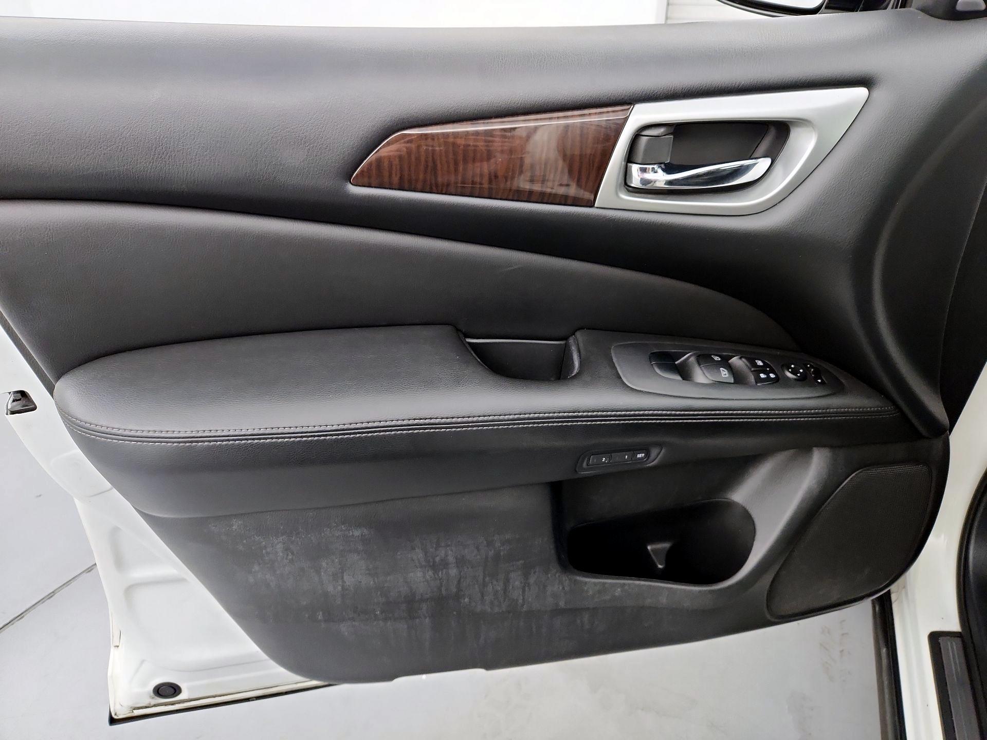 Thumbnail: 2016 Nissan Pathfinder - 12