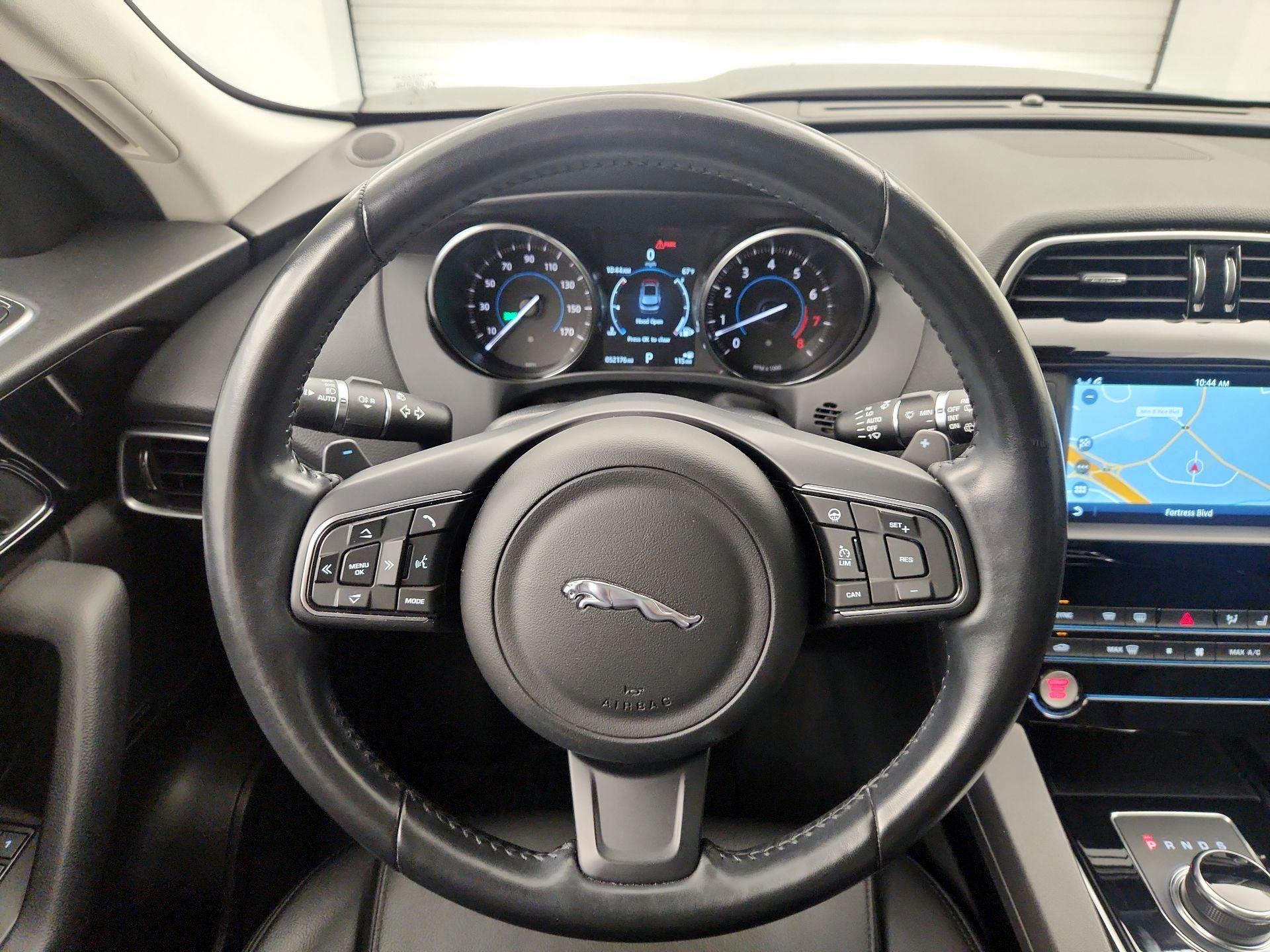 Thumbnail: 2017 Jaguar F-Pace - 10