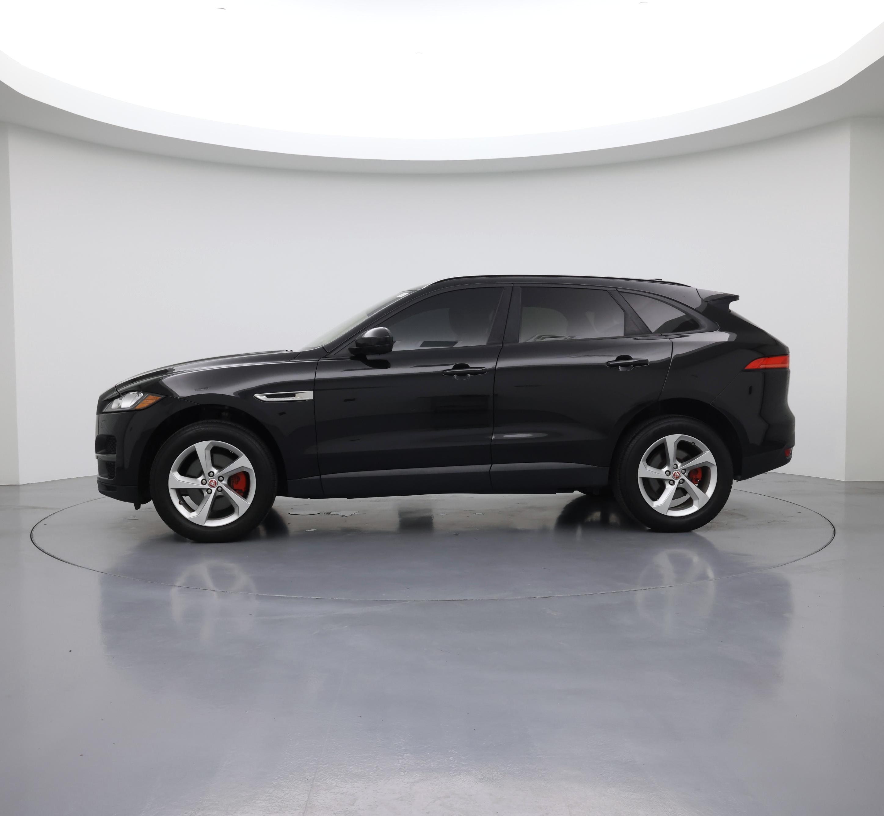 Thumbnail: 2017 Jaguar F-Pace - 3