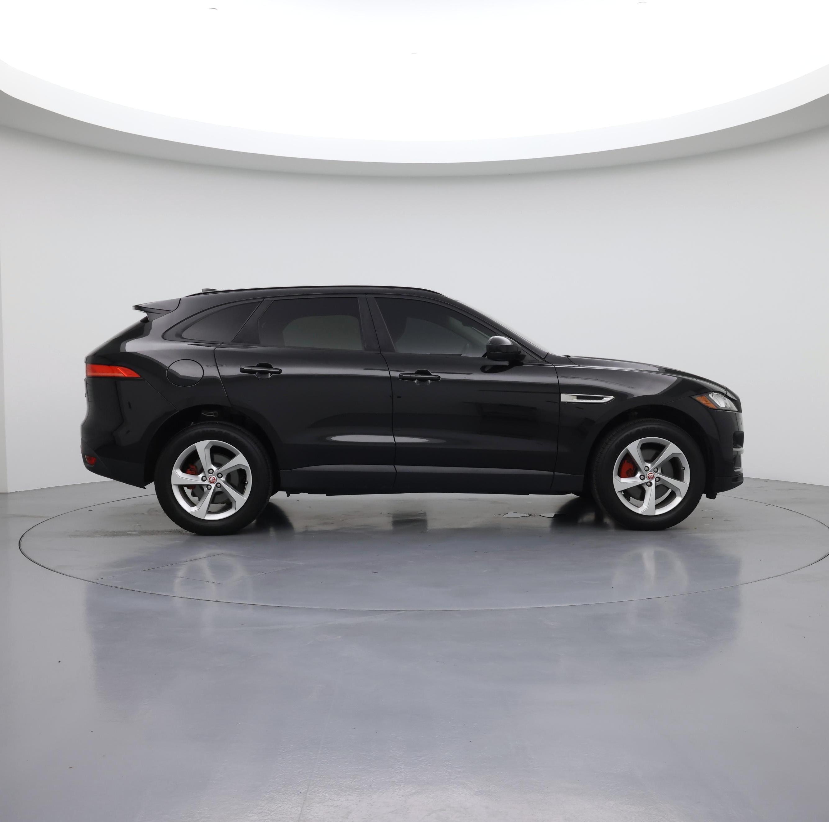Thumbnail: 2017 Jaguar F-Pace - 7
