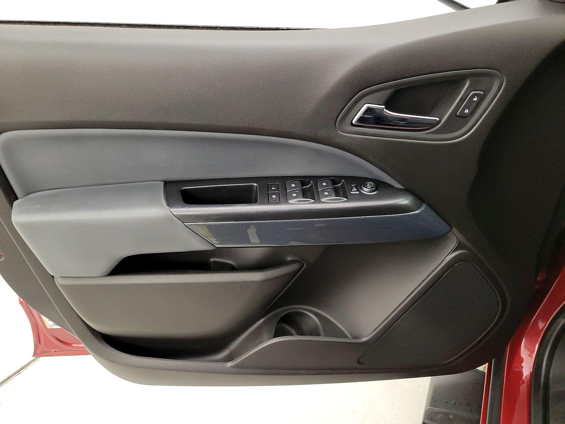 Thumbnail: 2015 Chevrolet Colorado - 12