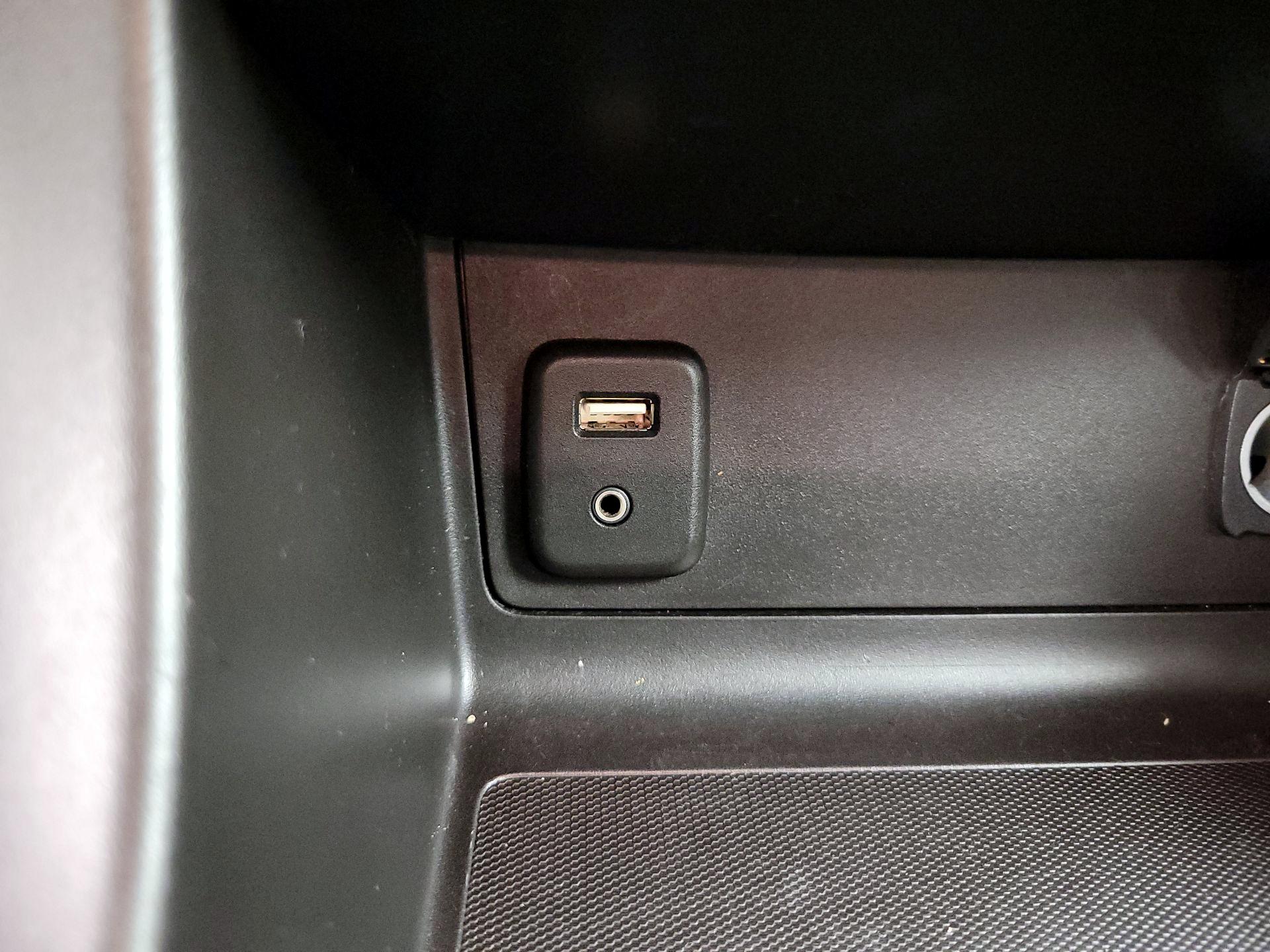 Thumbnail: 2015 Chevrolet Colorado - 19