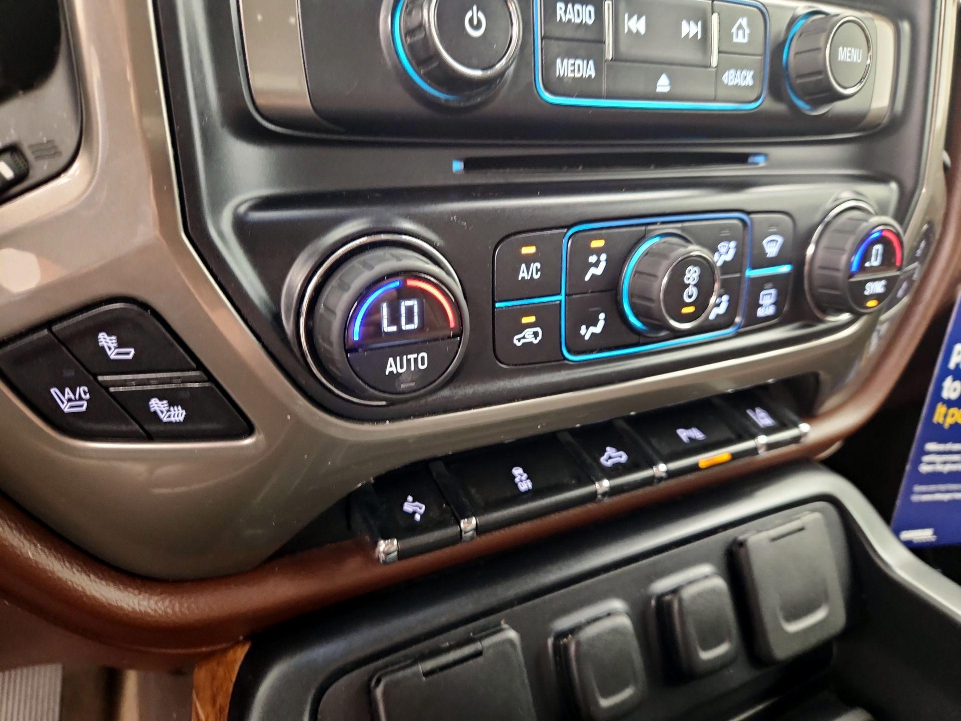 Thumbnail: 2015 Chevrolet Silverado 1500 - 16