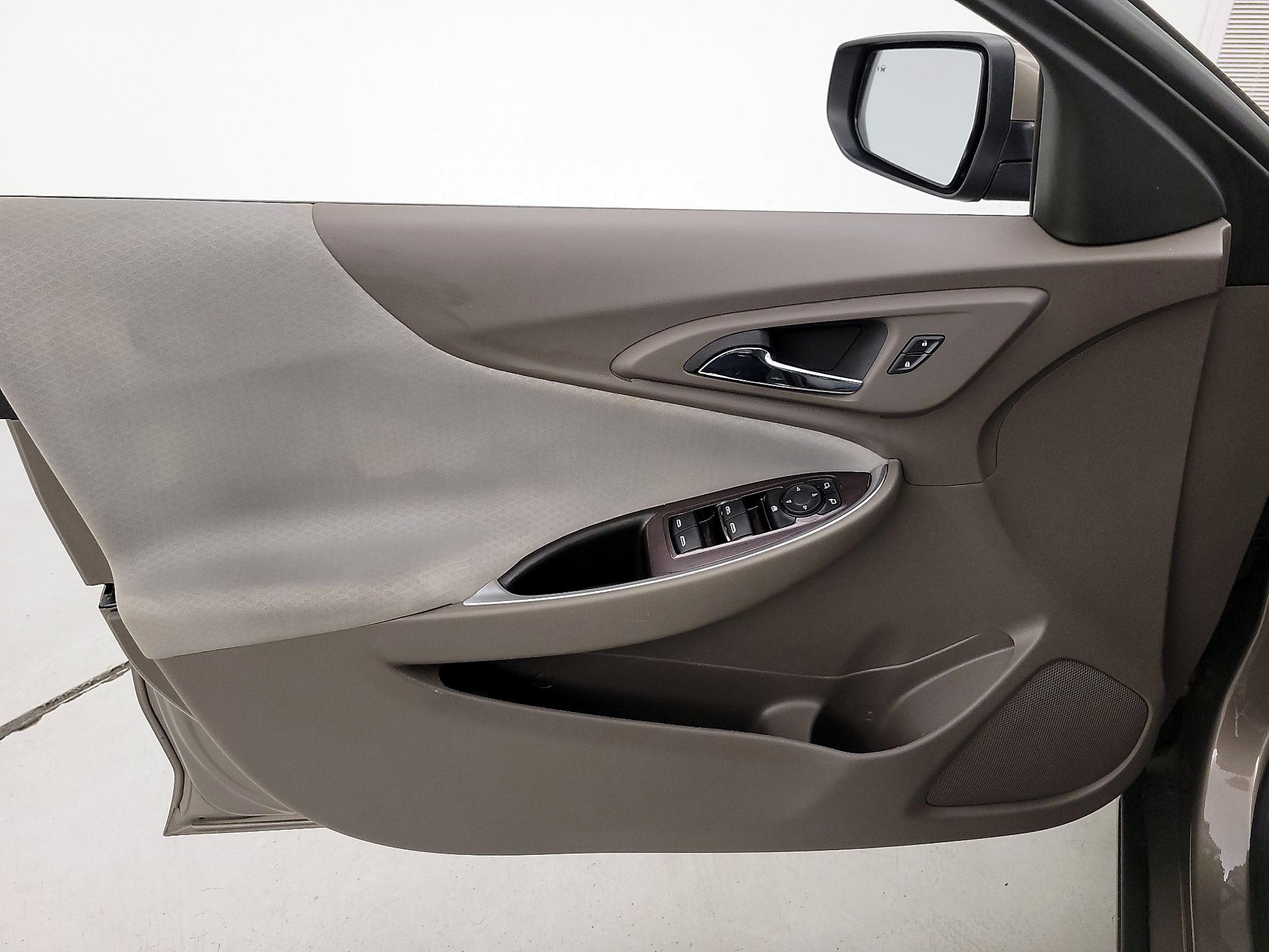 Thumbnail: 2020 Chevrolet Malibu - 12
