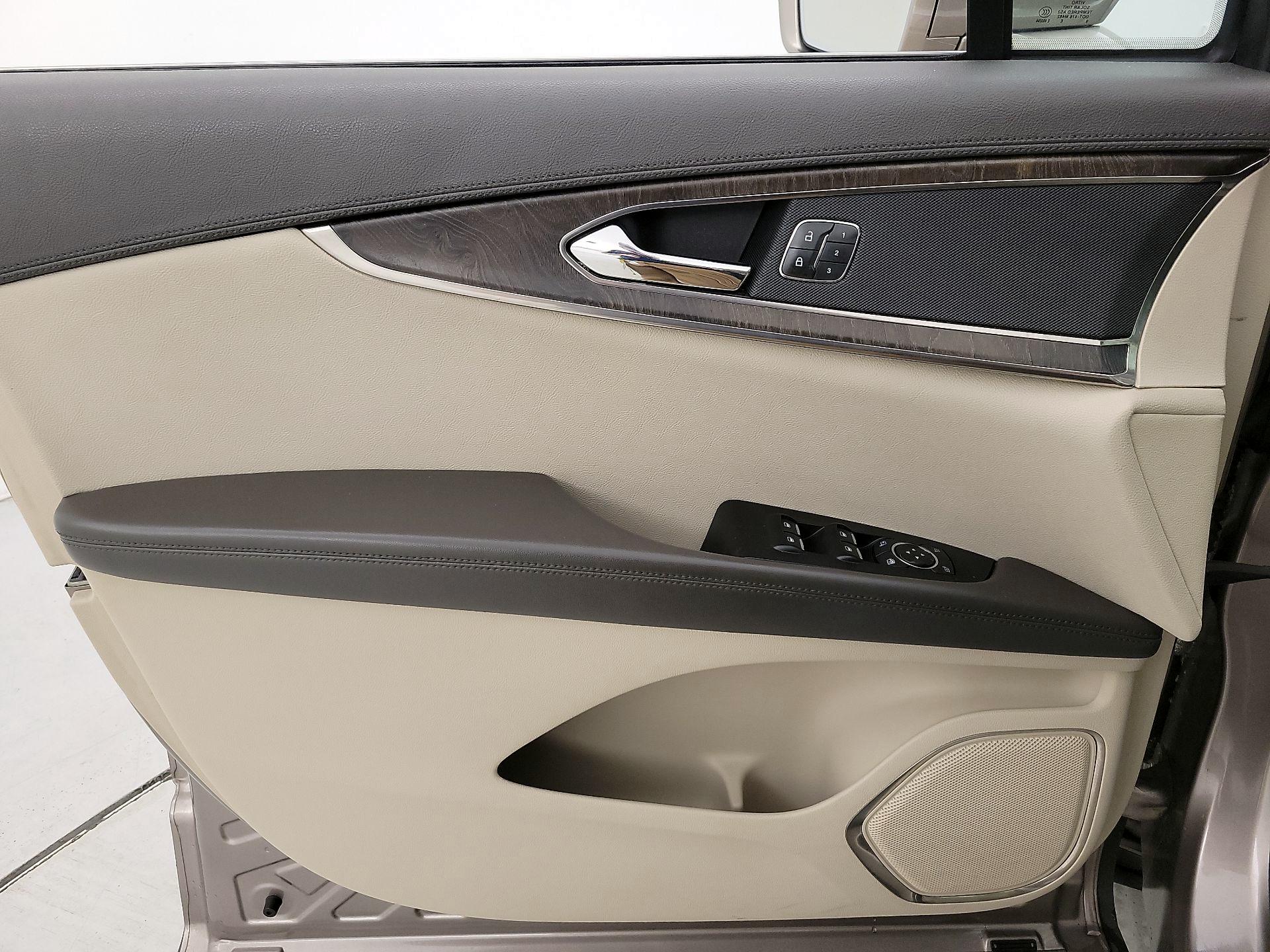 Thumbnail: 2019 Lincoln Nautilus - 12