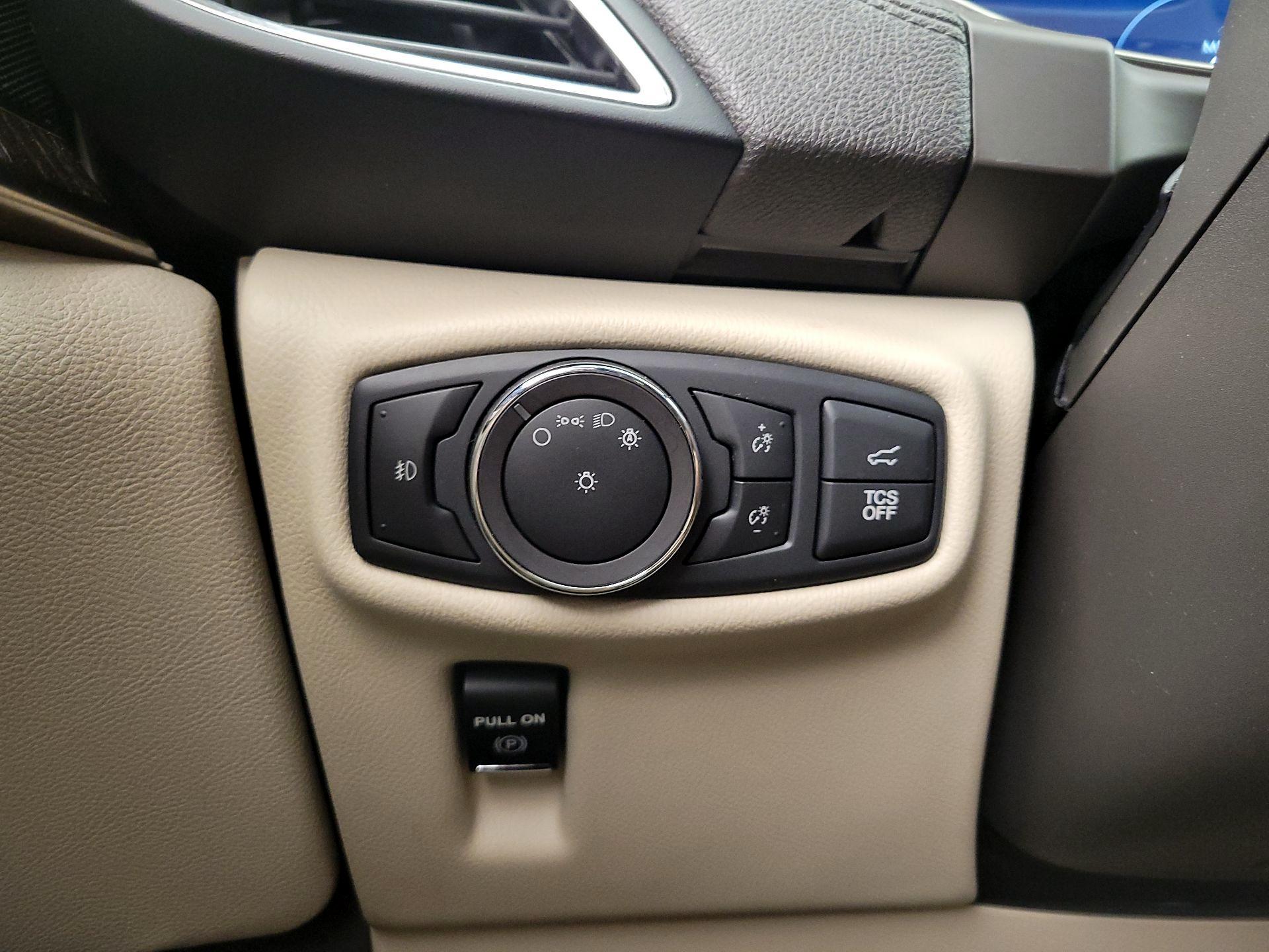 Thumbnail: 2019 Lincoln Nautilus - 13