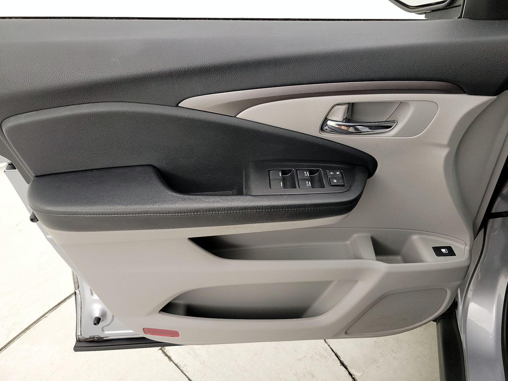 Thumbnail: 2018 Honda Pilot - 12
