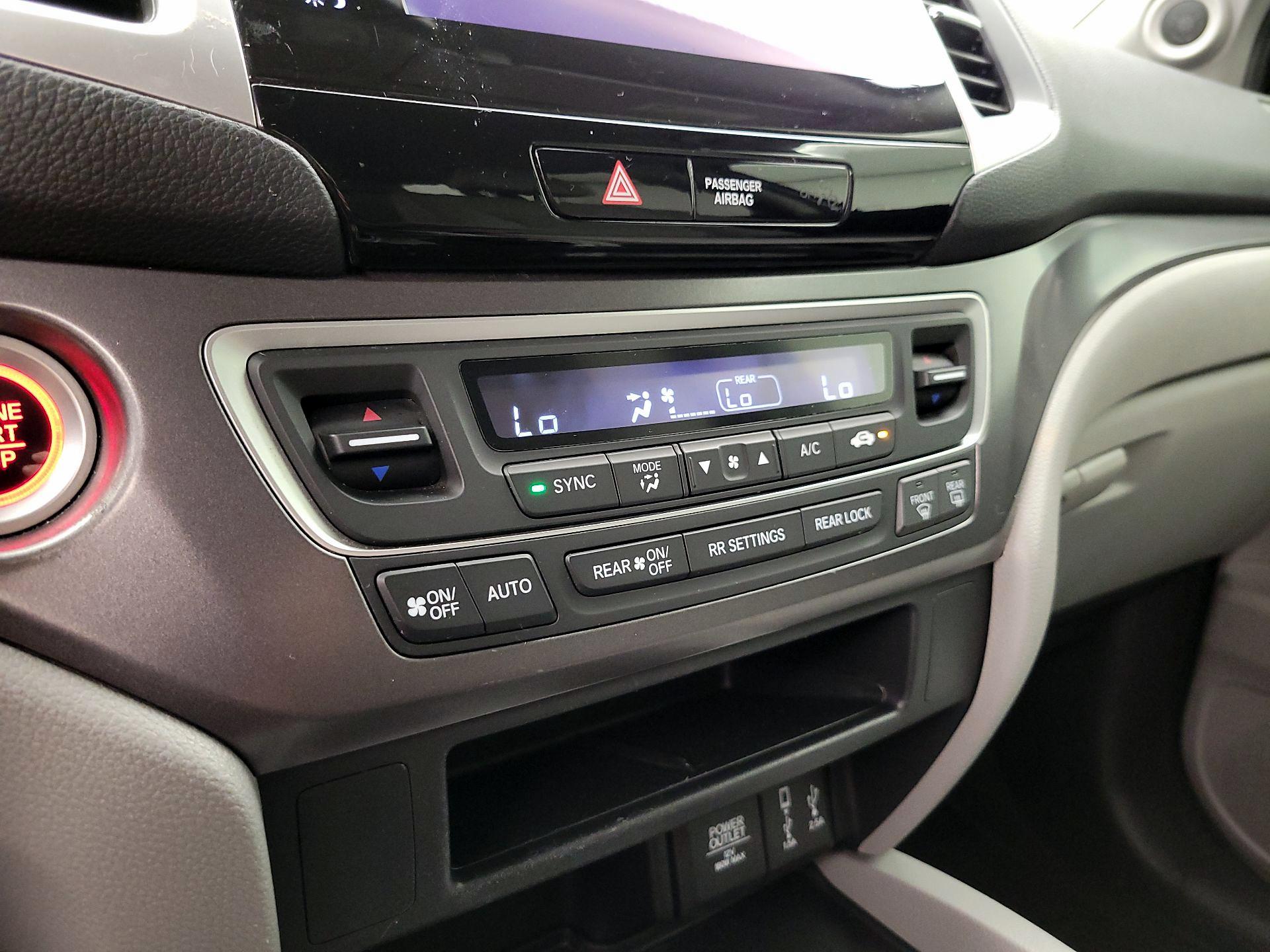 Thumbnail: 2018 Honda Pilot - 16