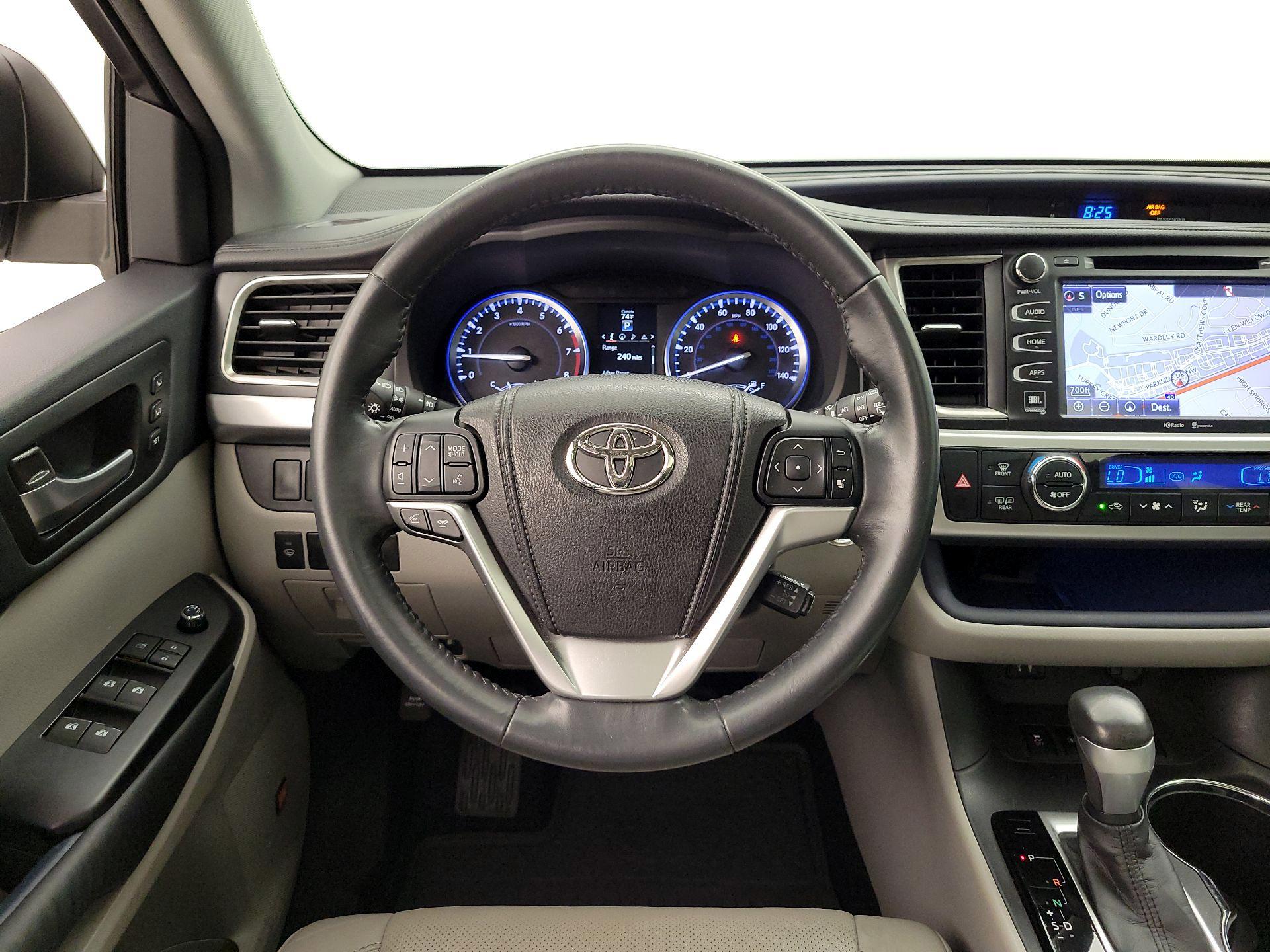 Thumbnail: 2014 Toyota Highlander - 10