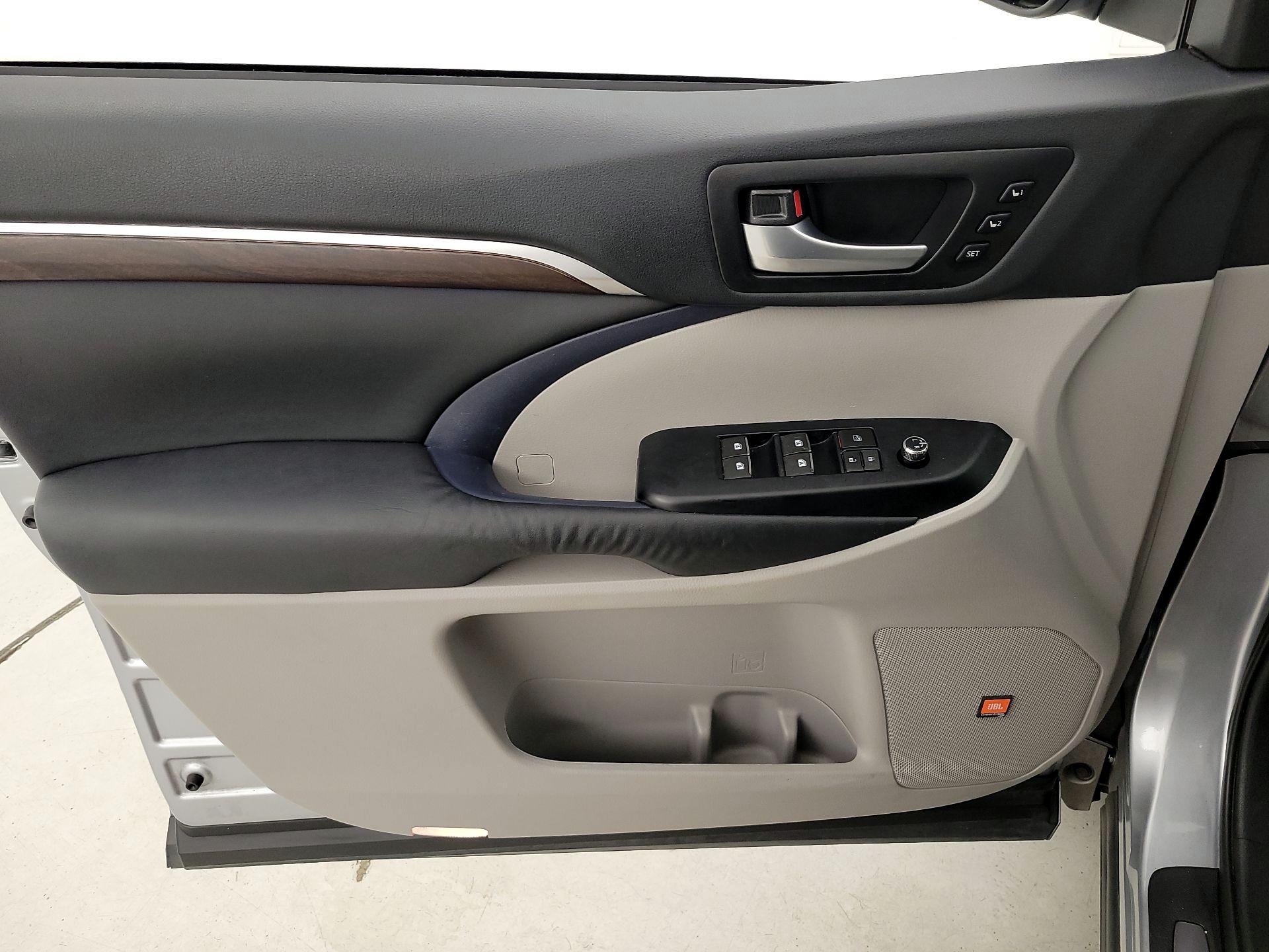 Thumbnail: 2014 Toyota Highlander - 12