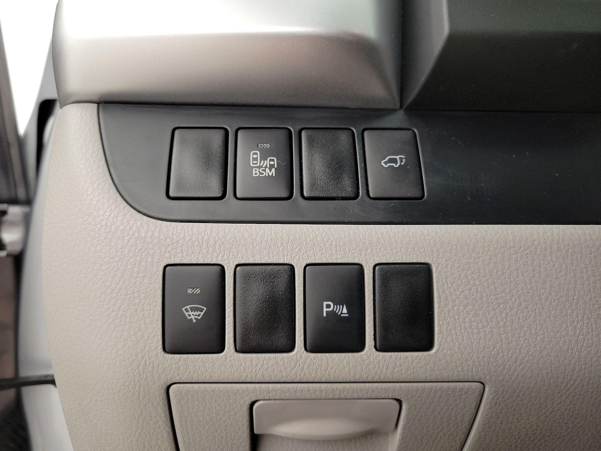 Thumbnail: 2014 Toyota Highlander - 13